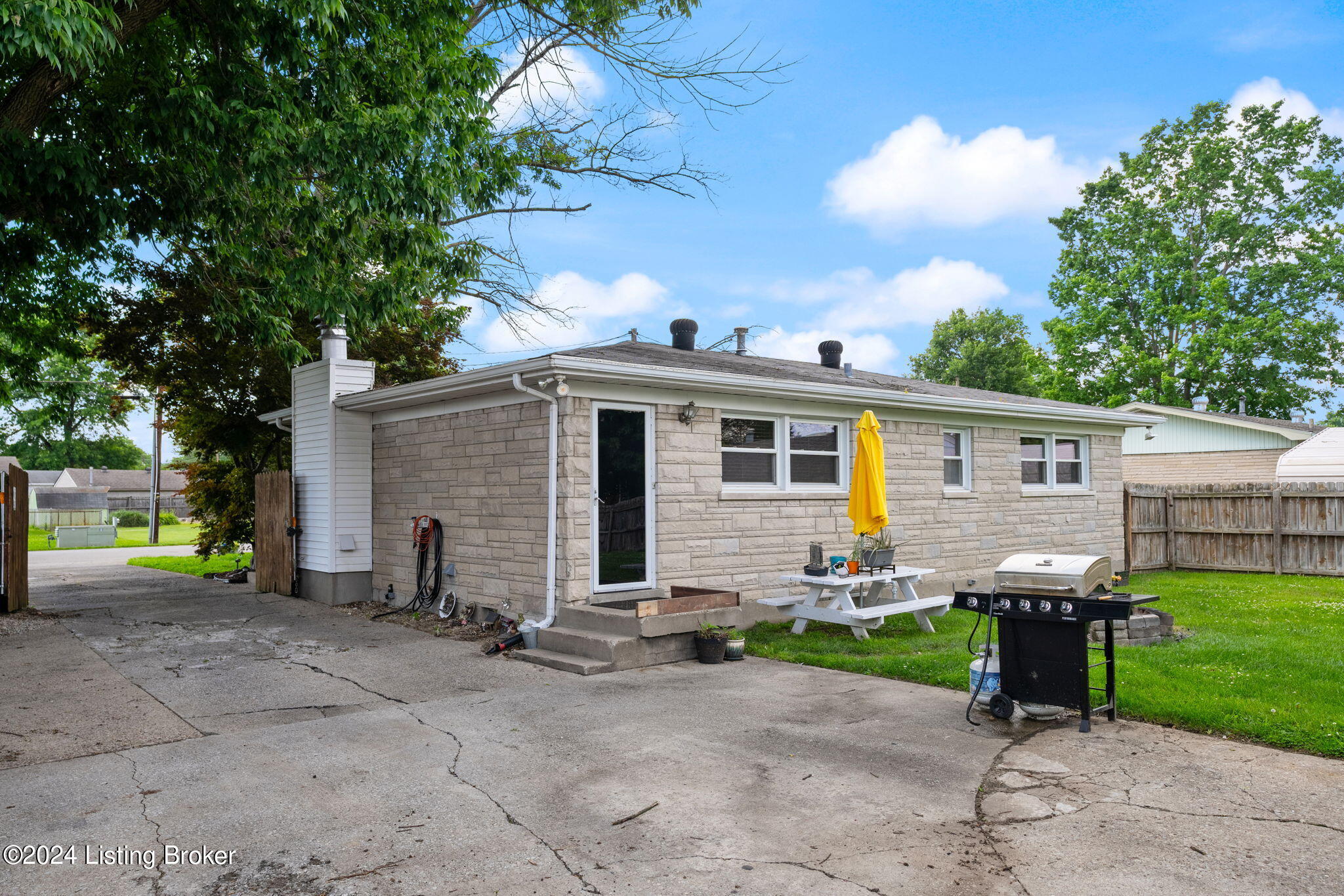 8313 Devonshire Dr