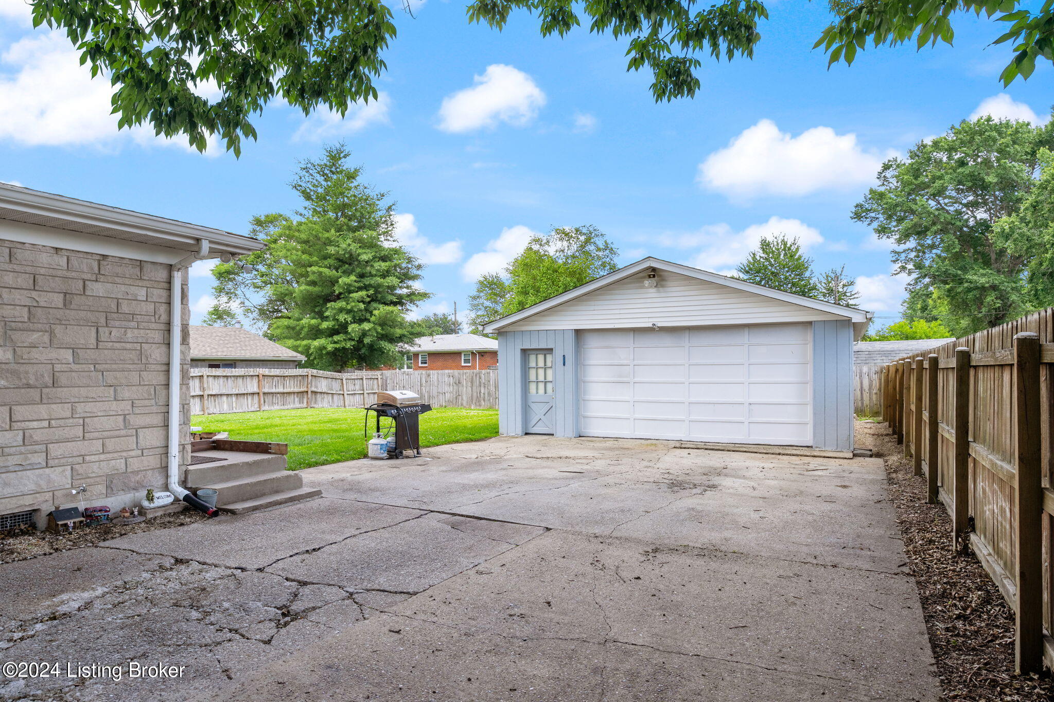 8313 Devonshire Dr