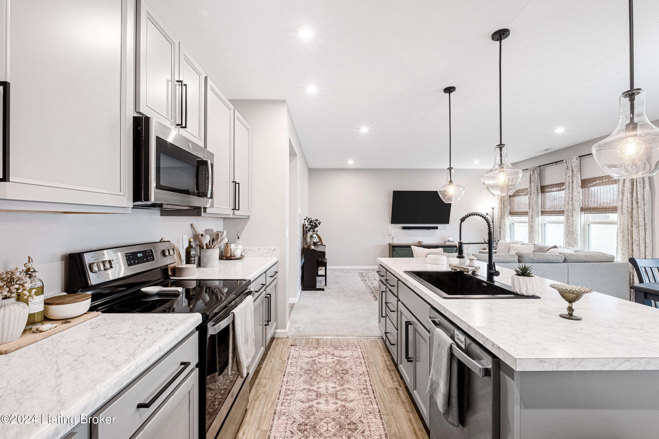 277 Sanctuary Dr