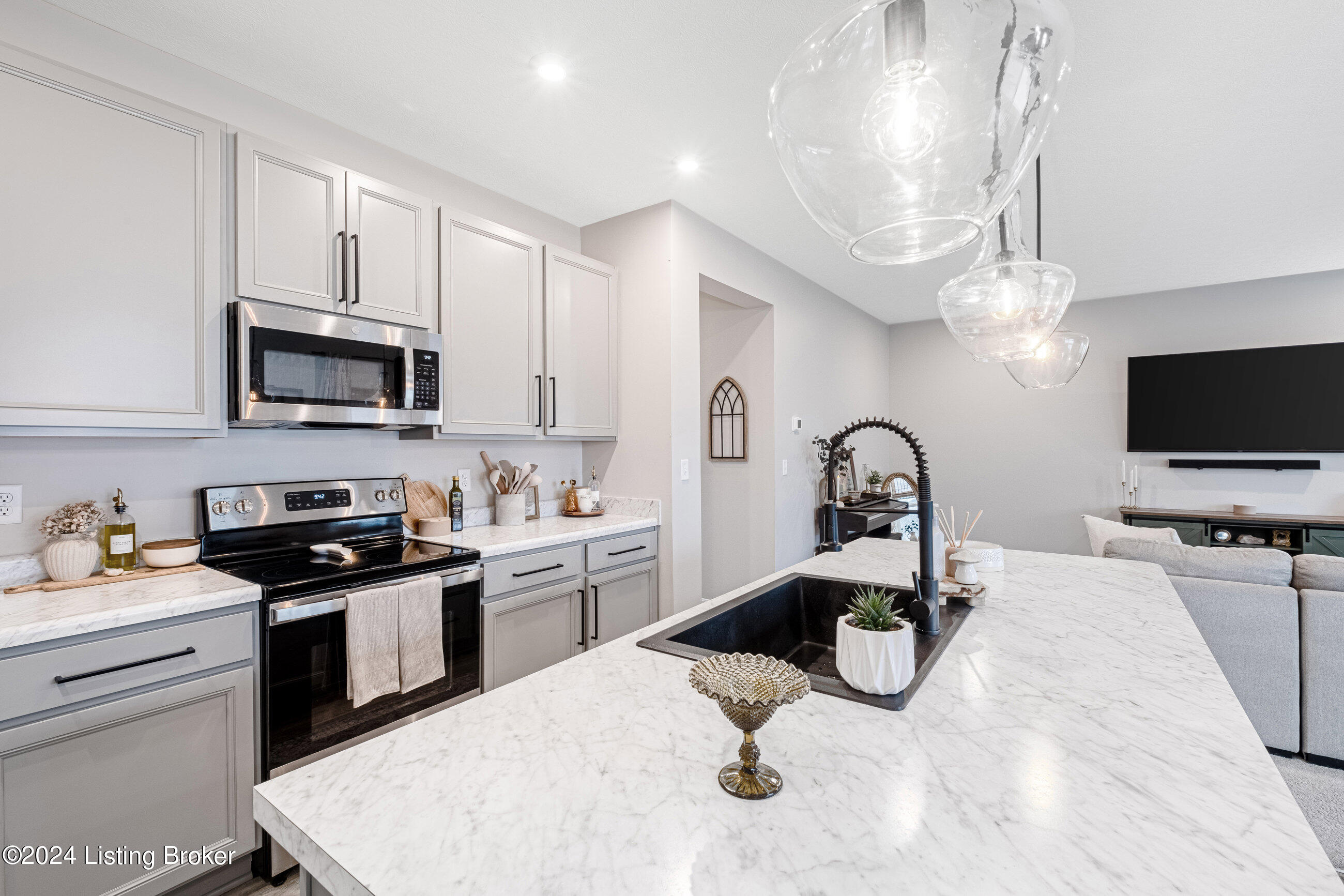 277 Sanctuary Dr