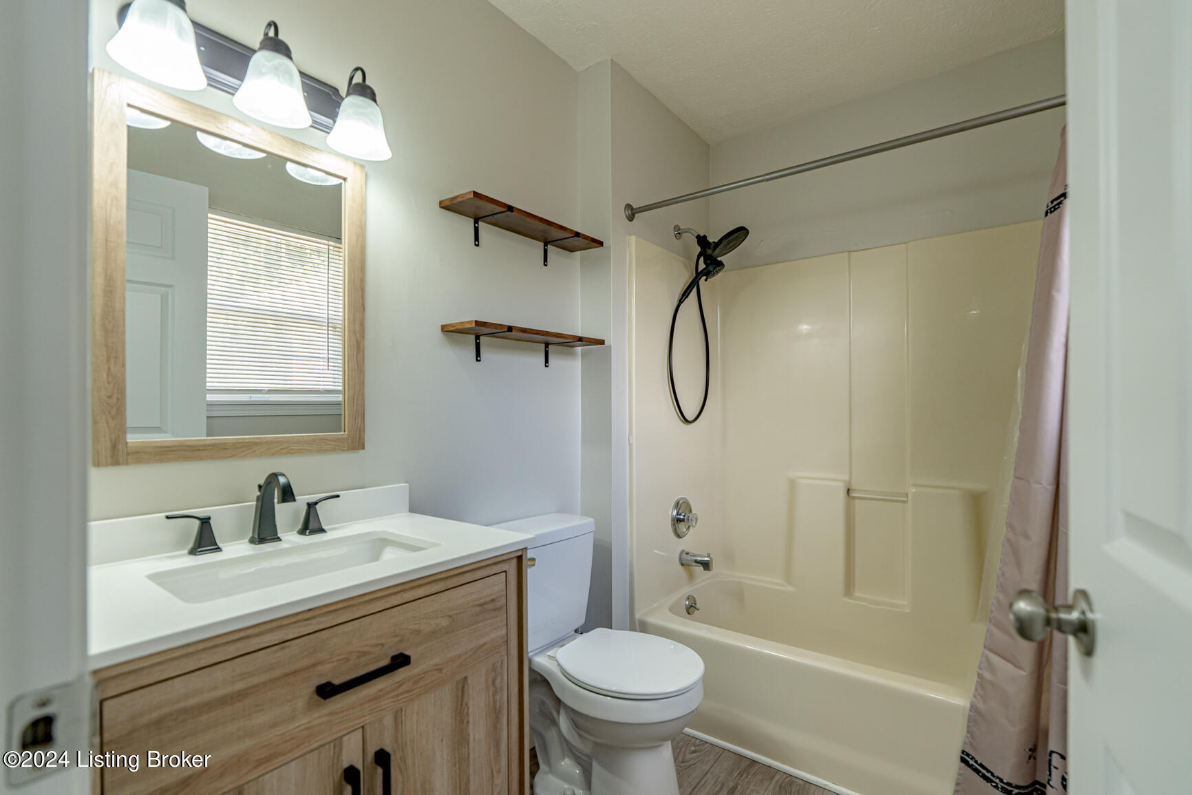 202 Howlett Dr