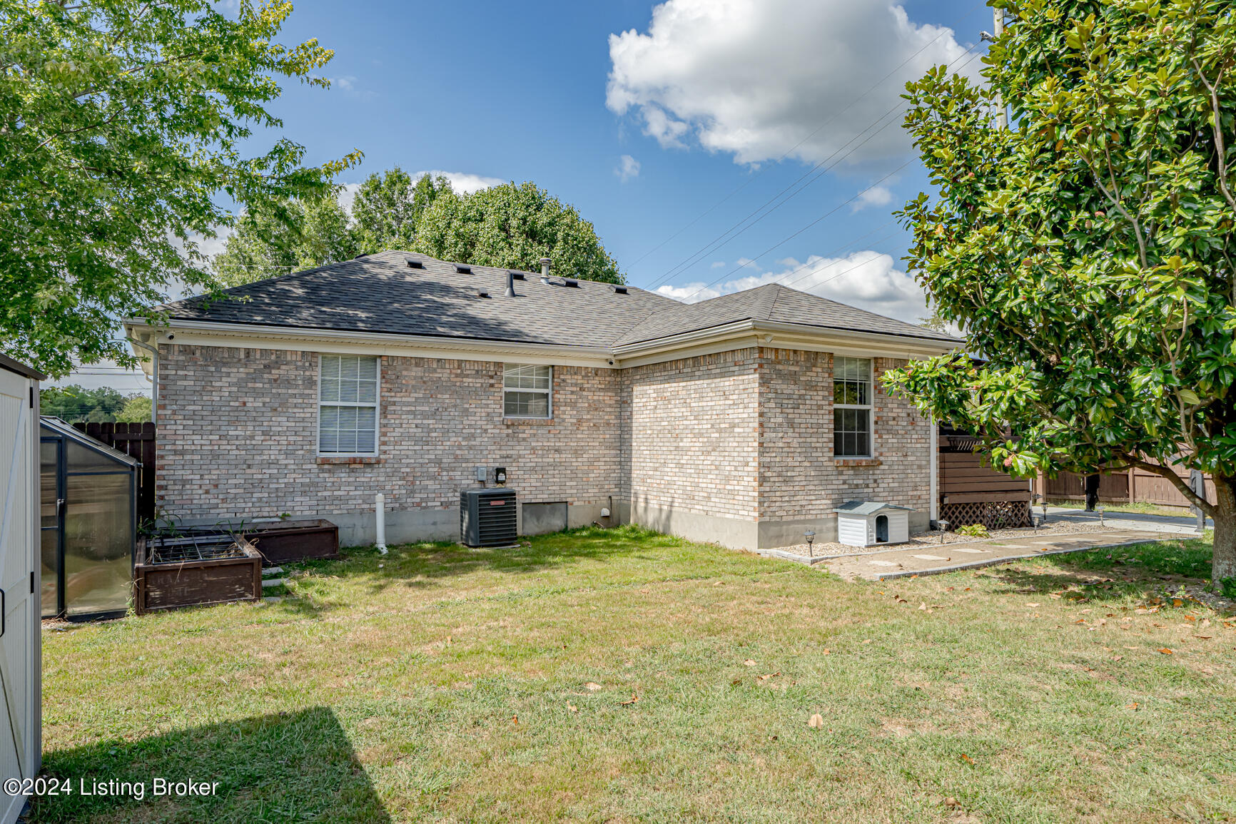 202 Howlett Dr