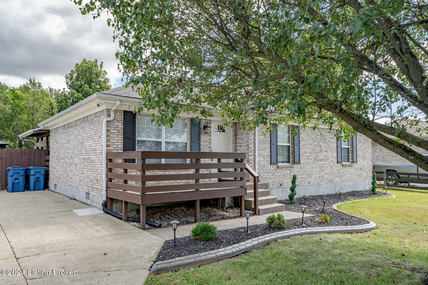 202 Howlett Dr