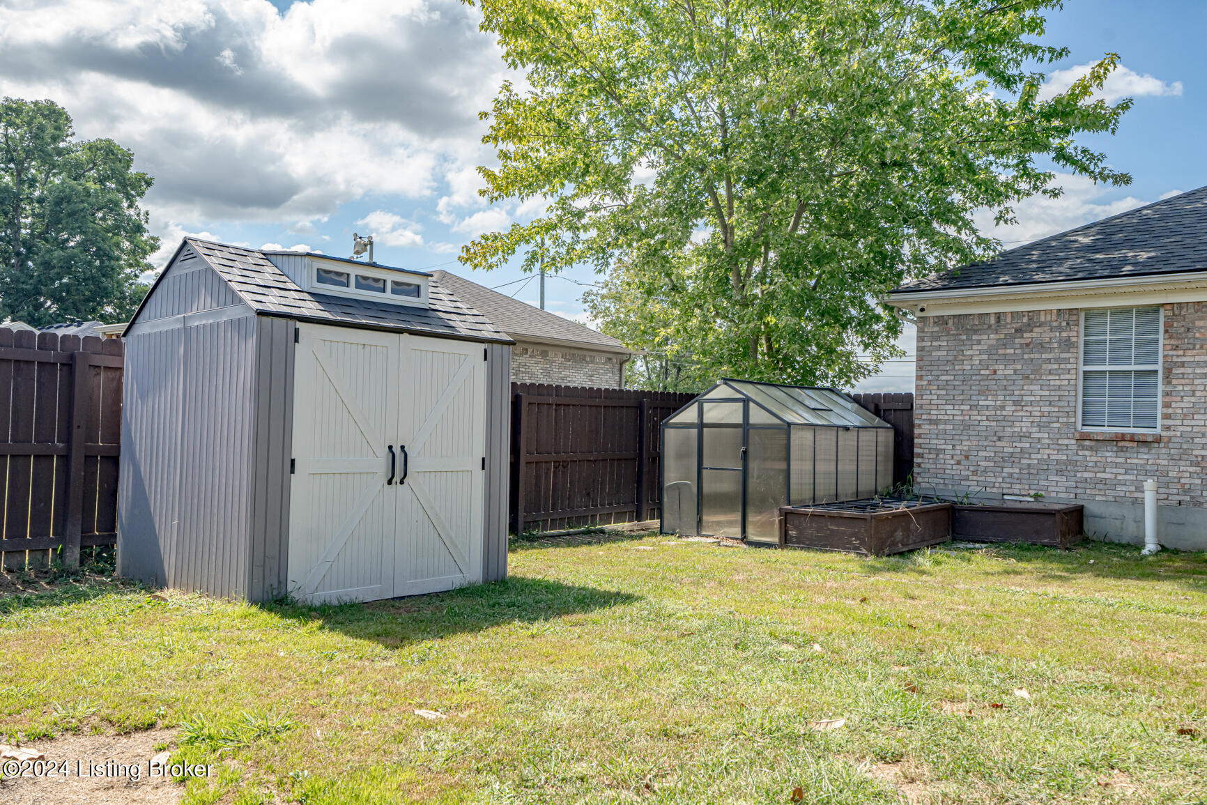 202 Howlett Dr