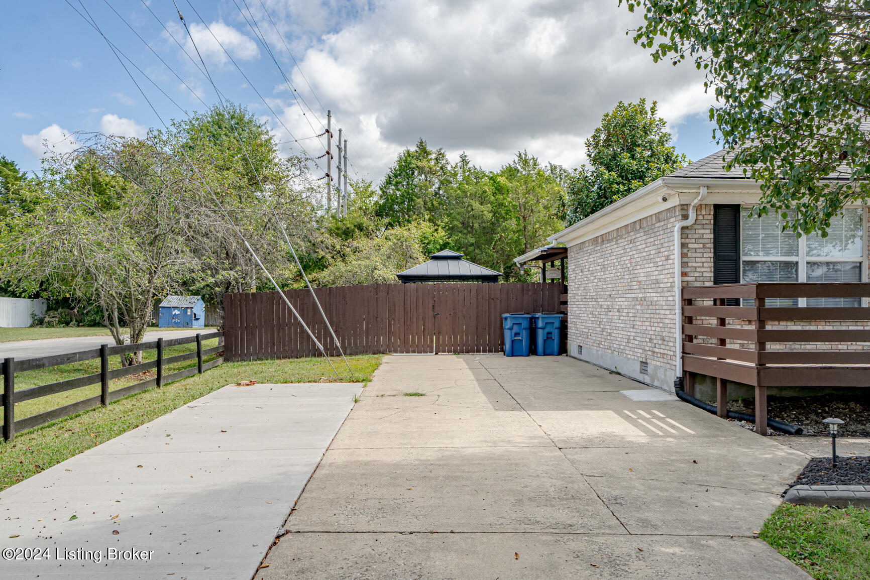 202 Howlett Dr