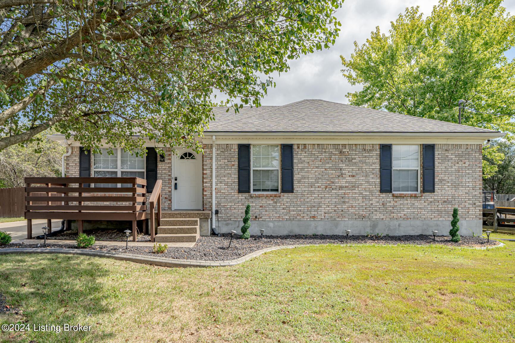 202 Howlett Dr