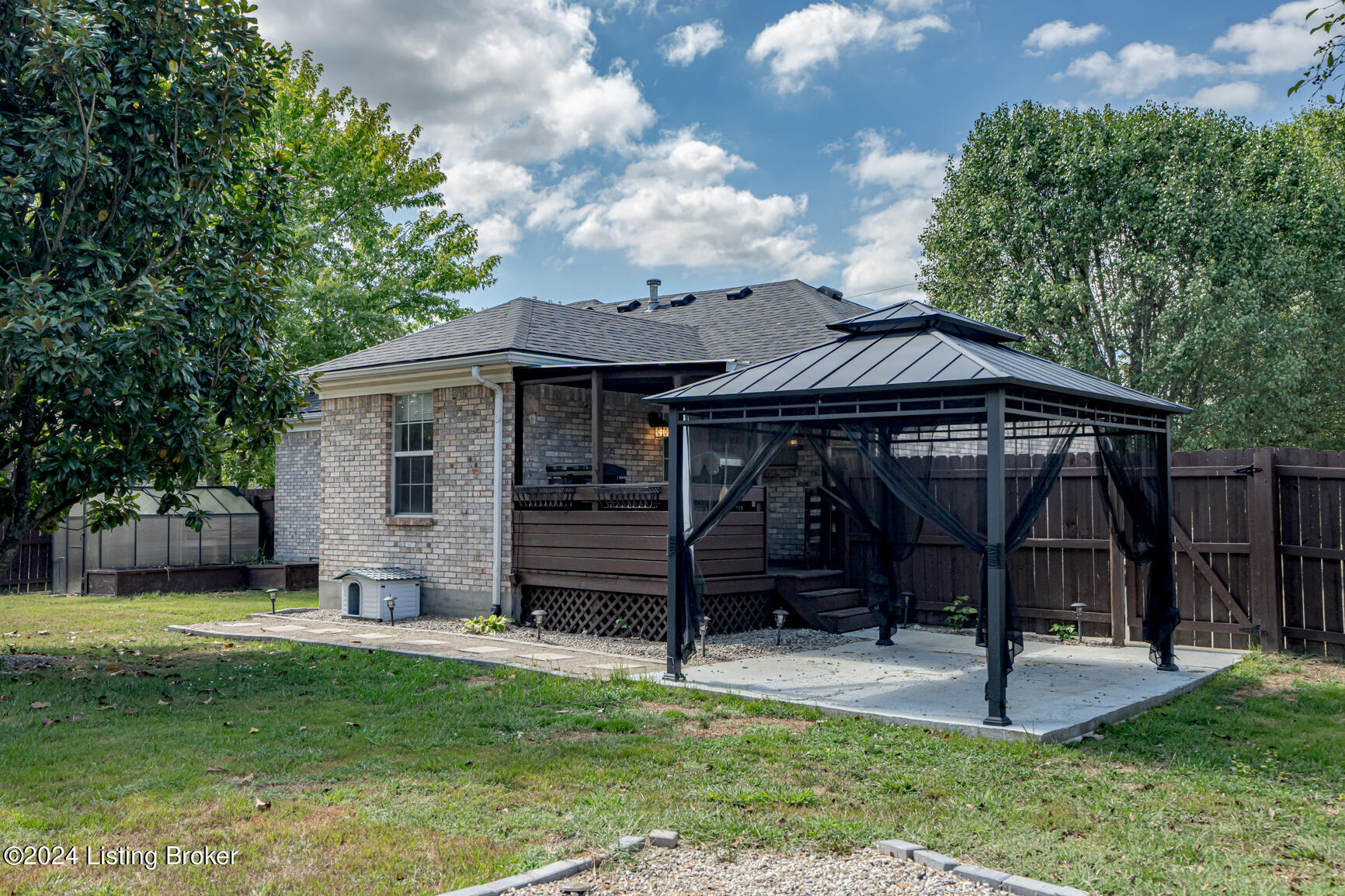 202 Howlett Dr