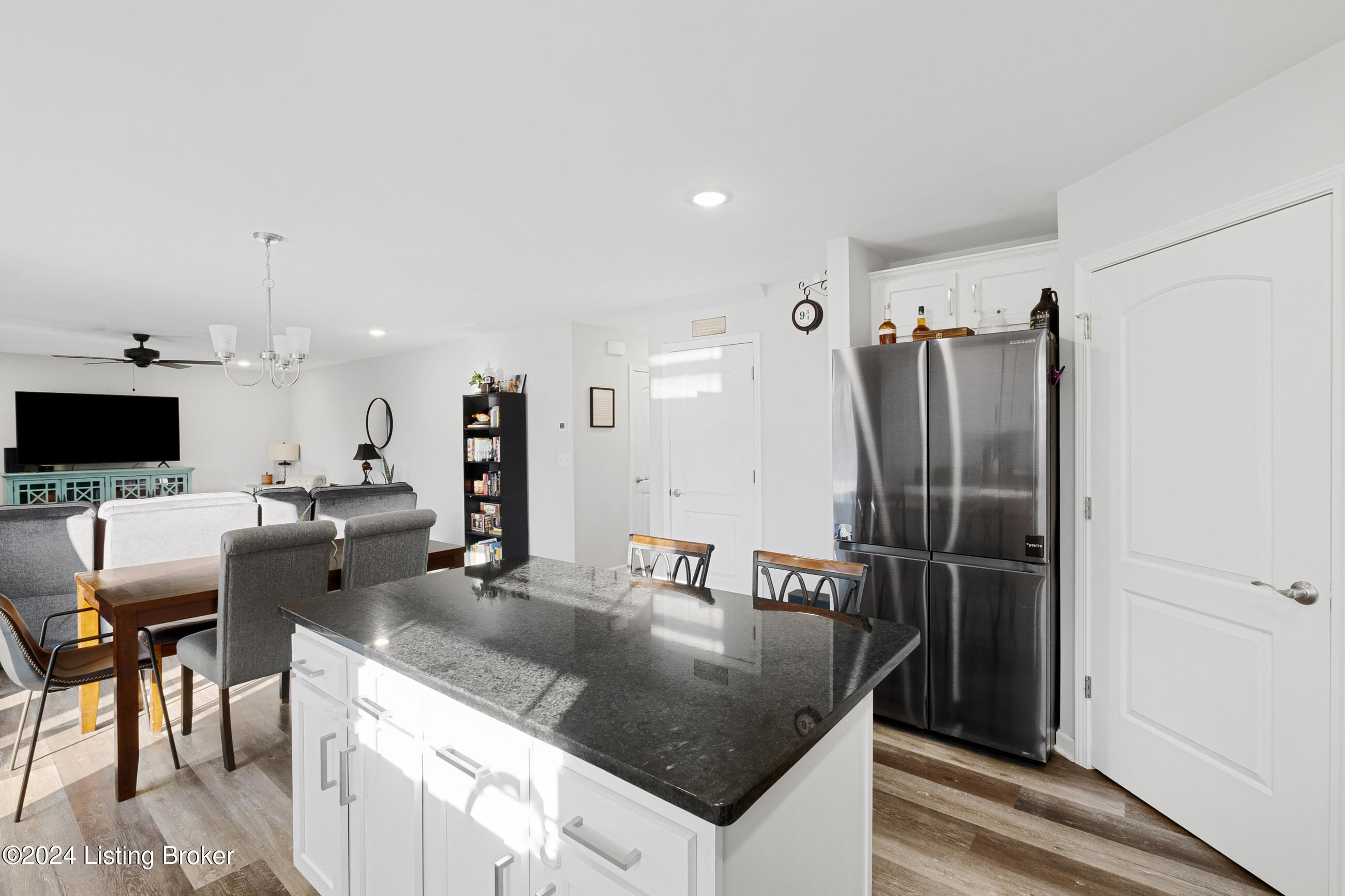 9022 Manslick Commons Dr