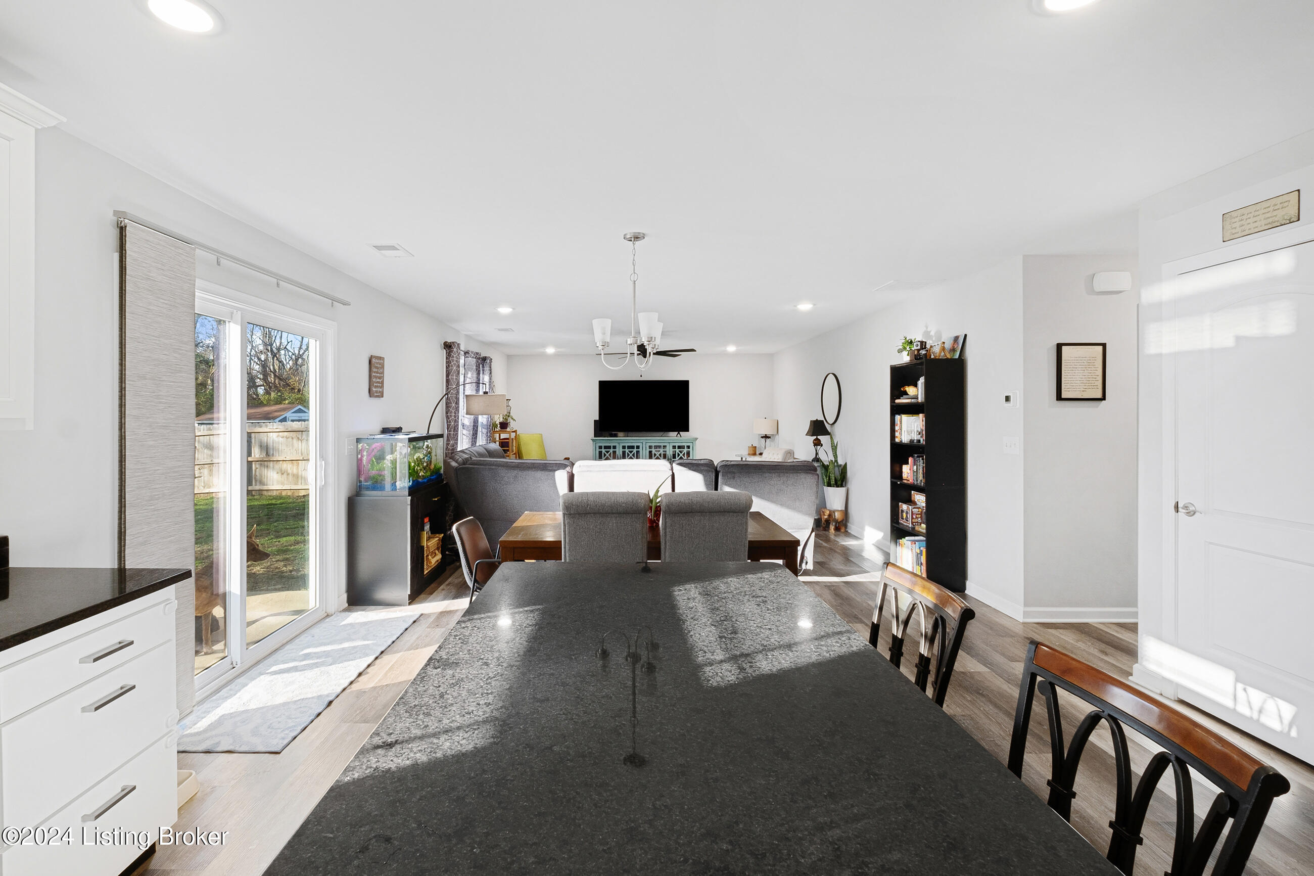 9022 Manslick Commons Dr