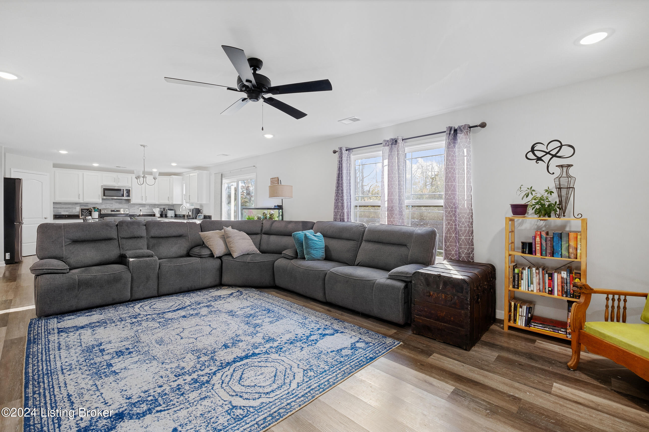 9022 Manslick Commons Dr