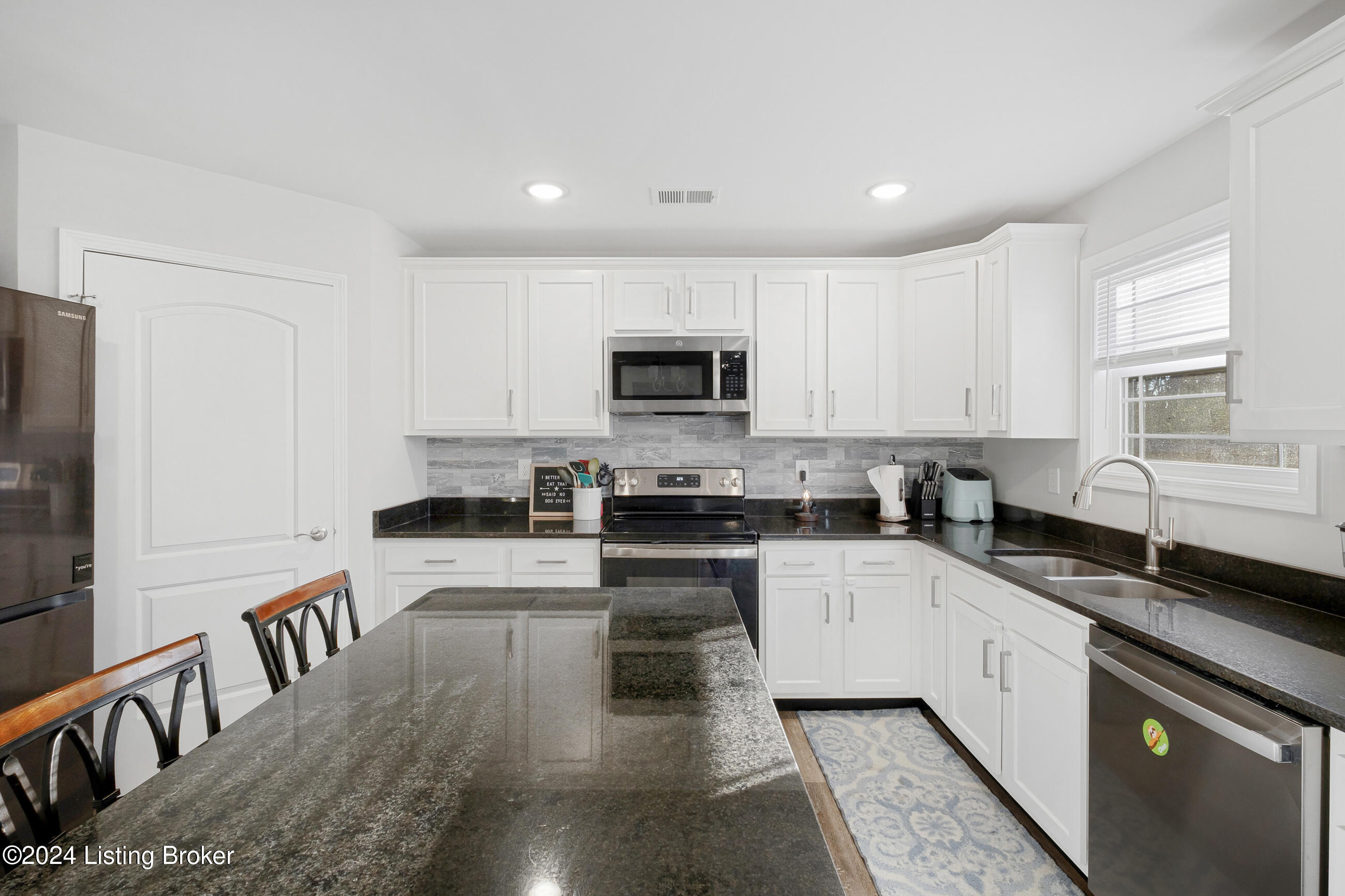 9022 Manslick Commons Dr