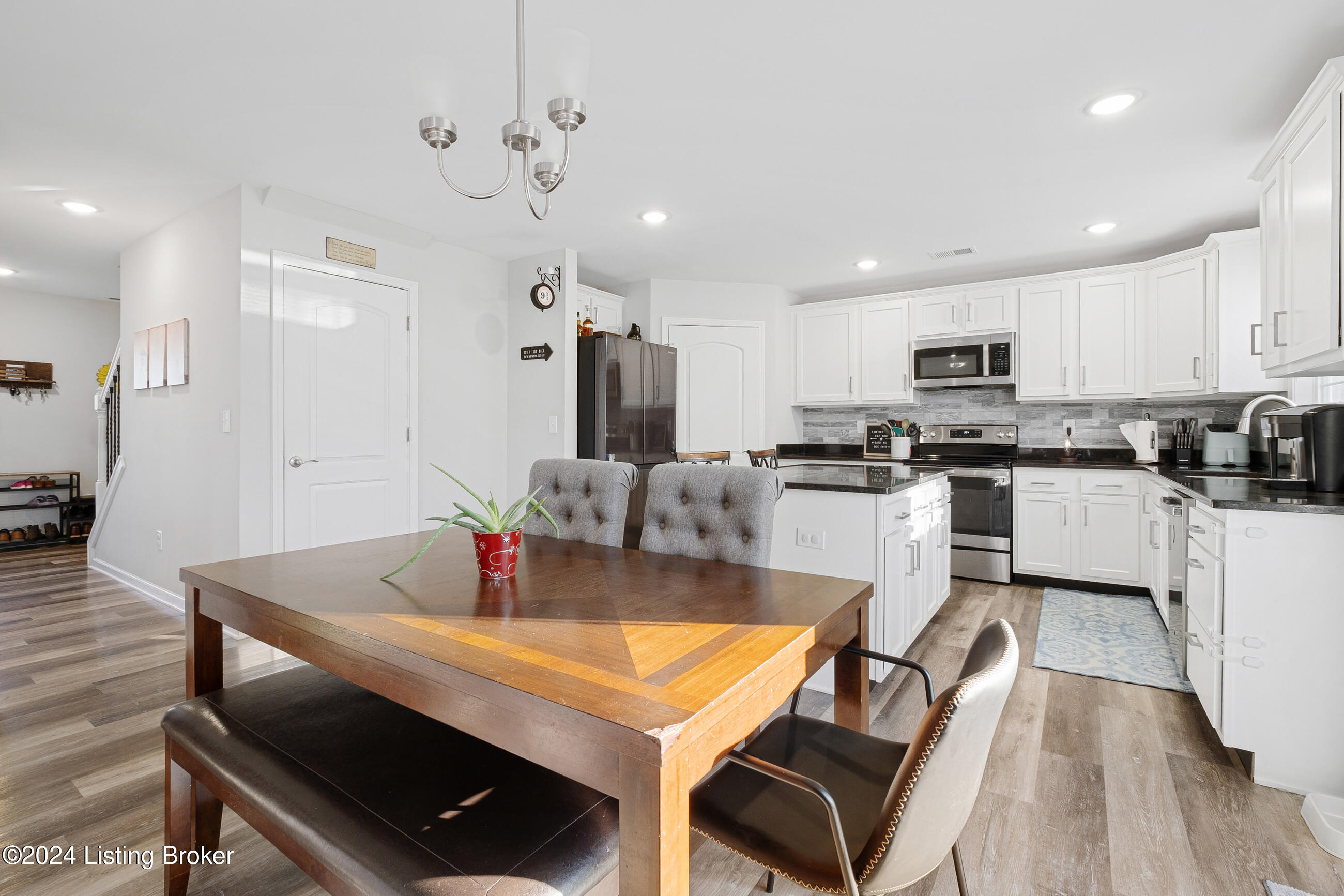9022 Manslick Commons Dr