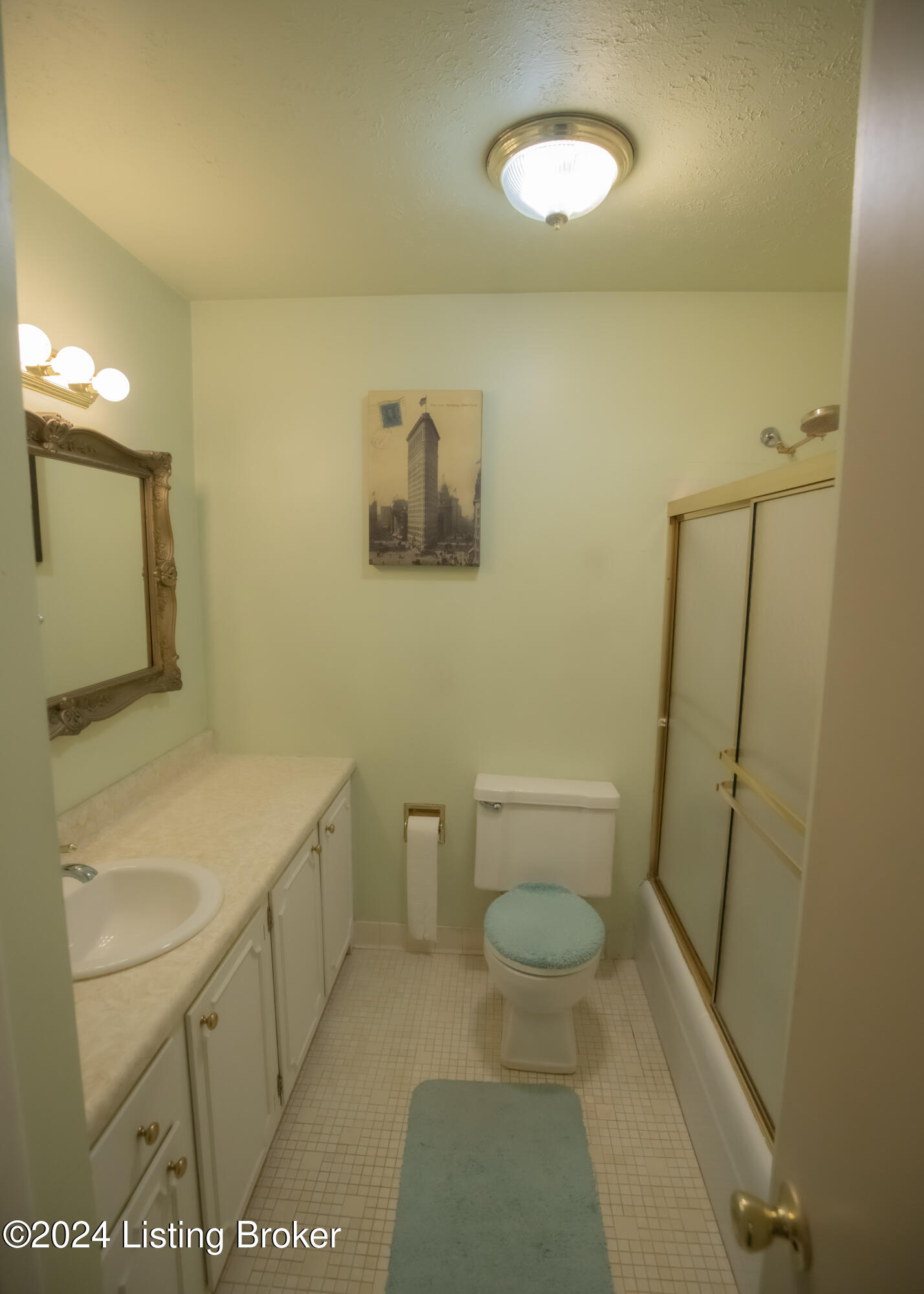 1935 Gardiner Ln, C39