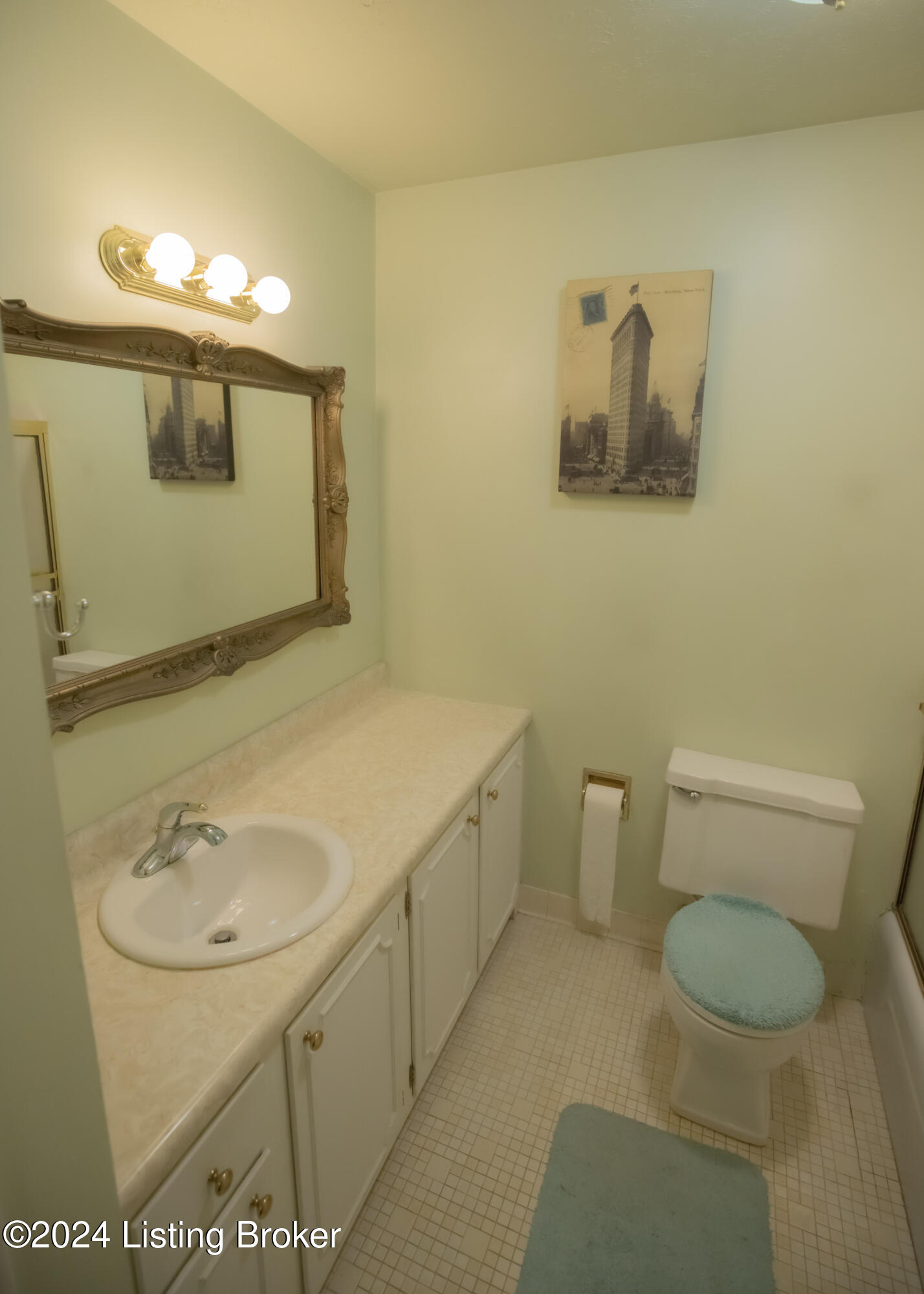 1935 Gardiner Ln, C39
