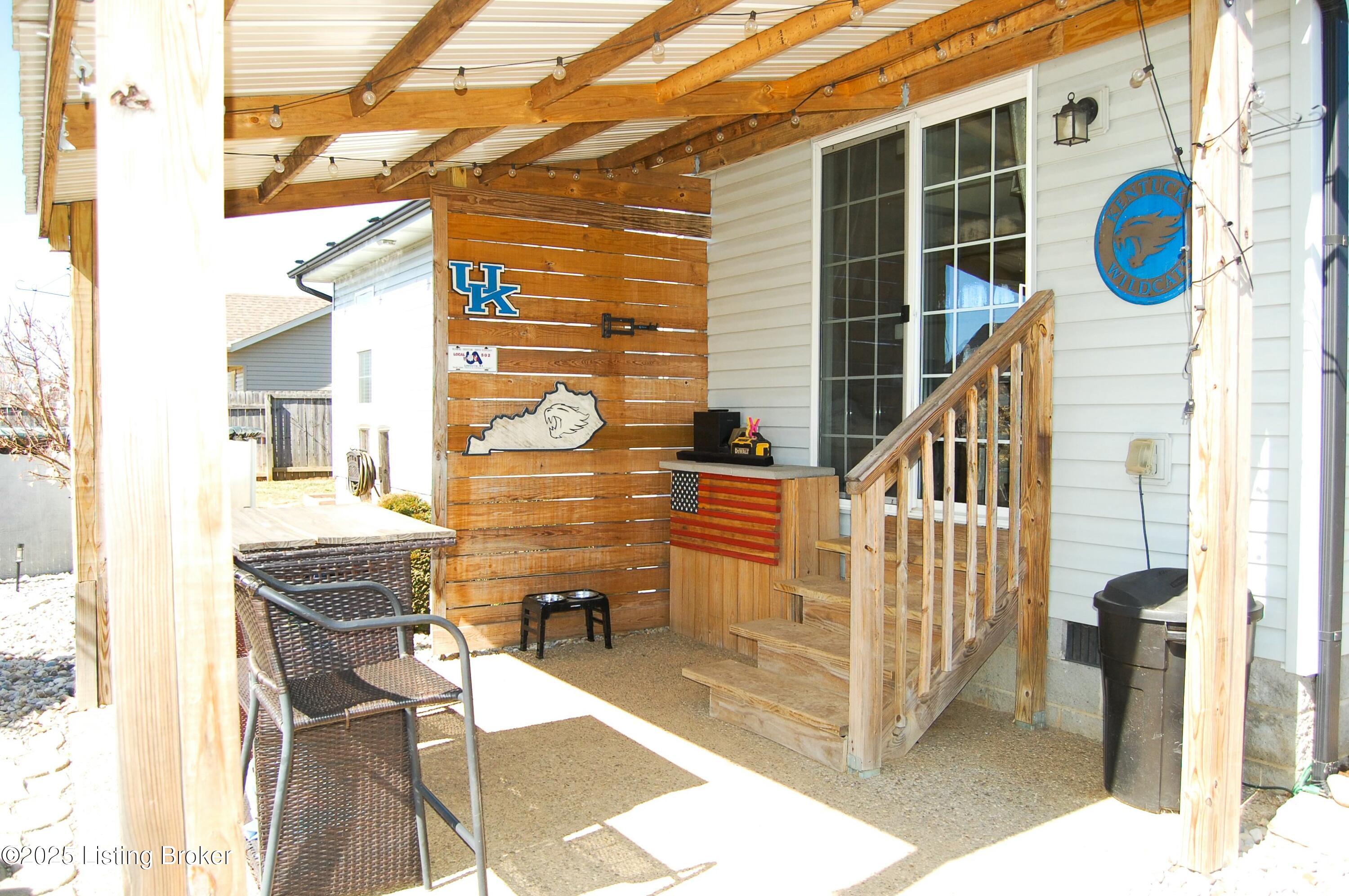385 Golden Wing Rd
