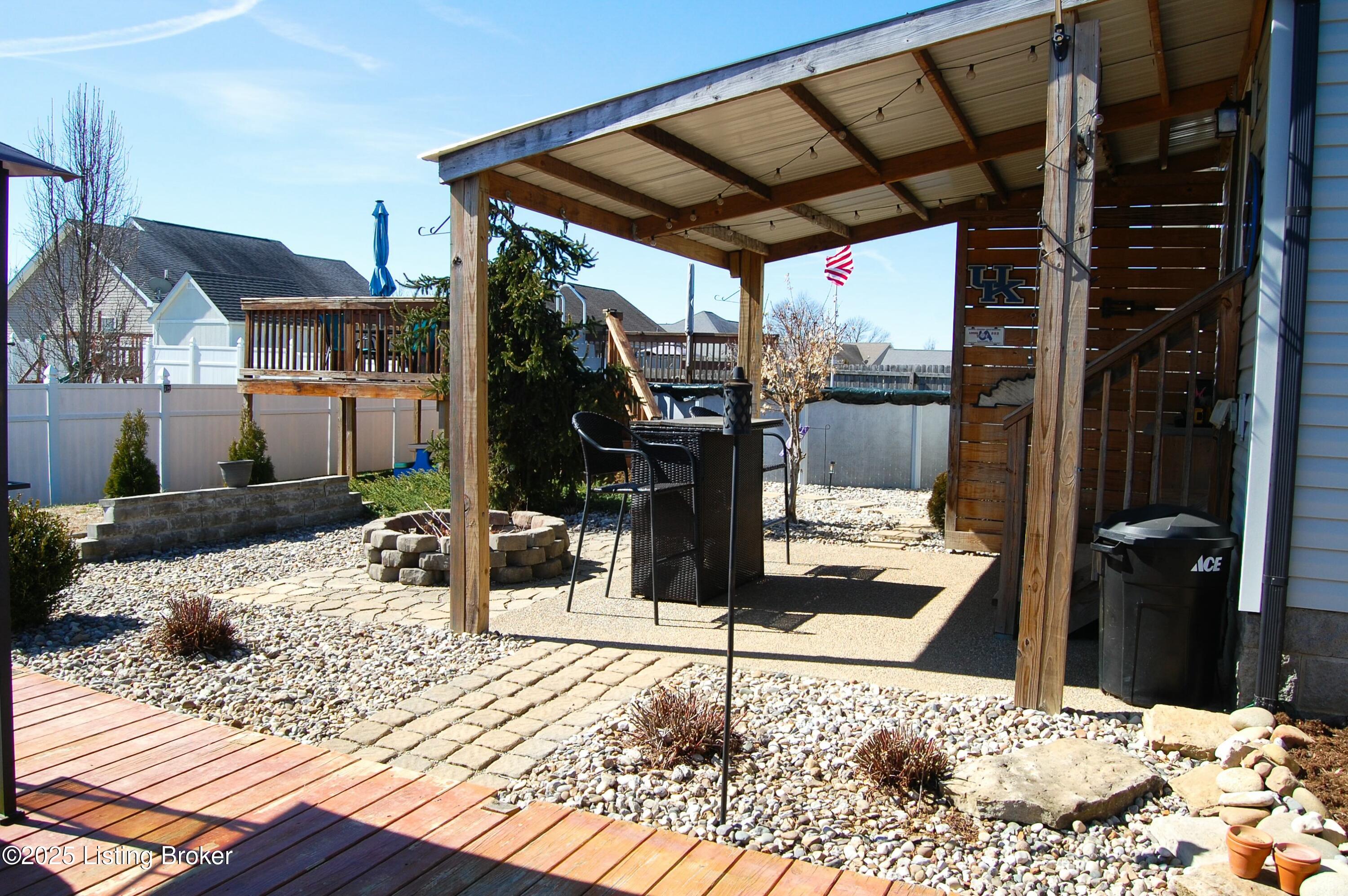 385 Golden Wing Rd