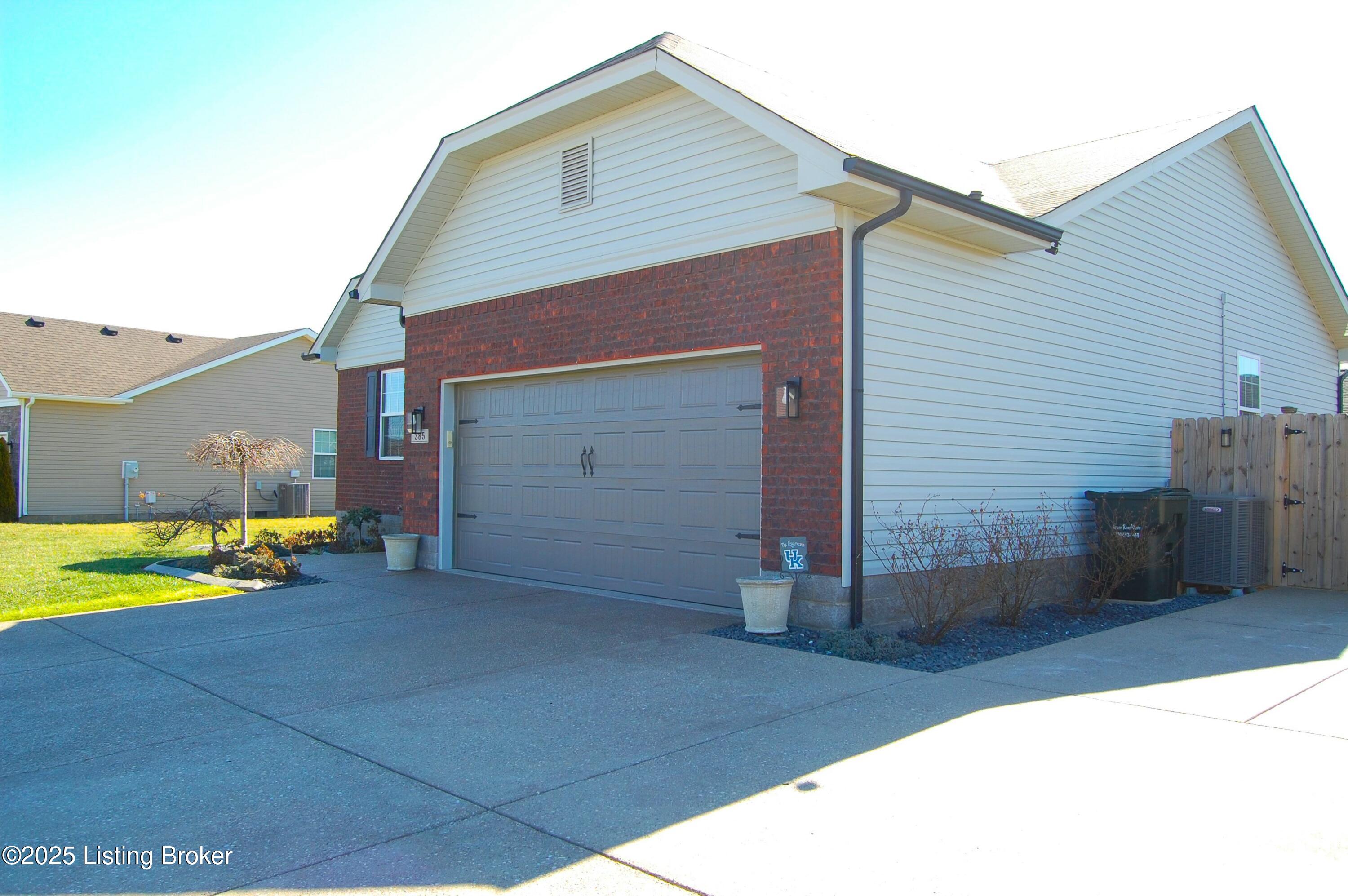 385 Golden Wing Rd