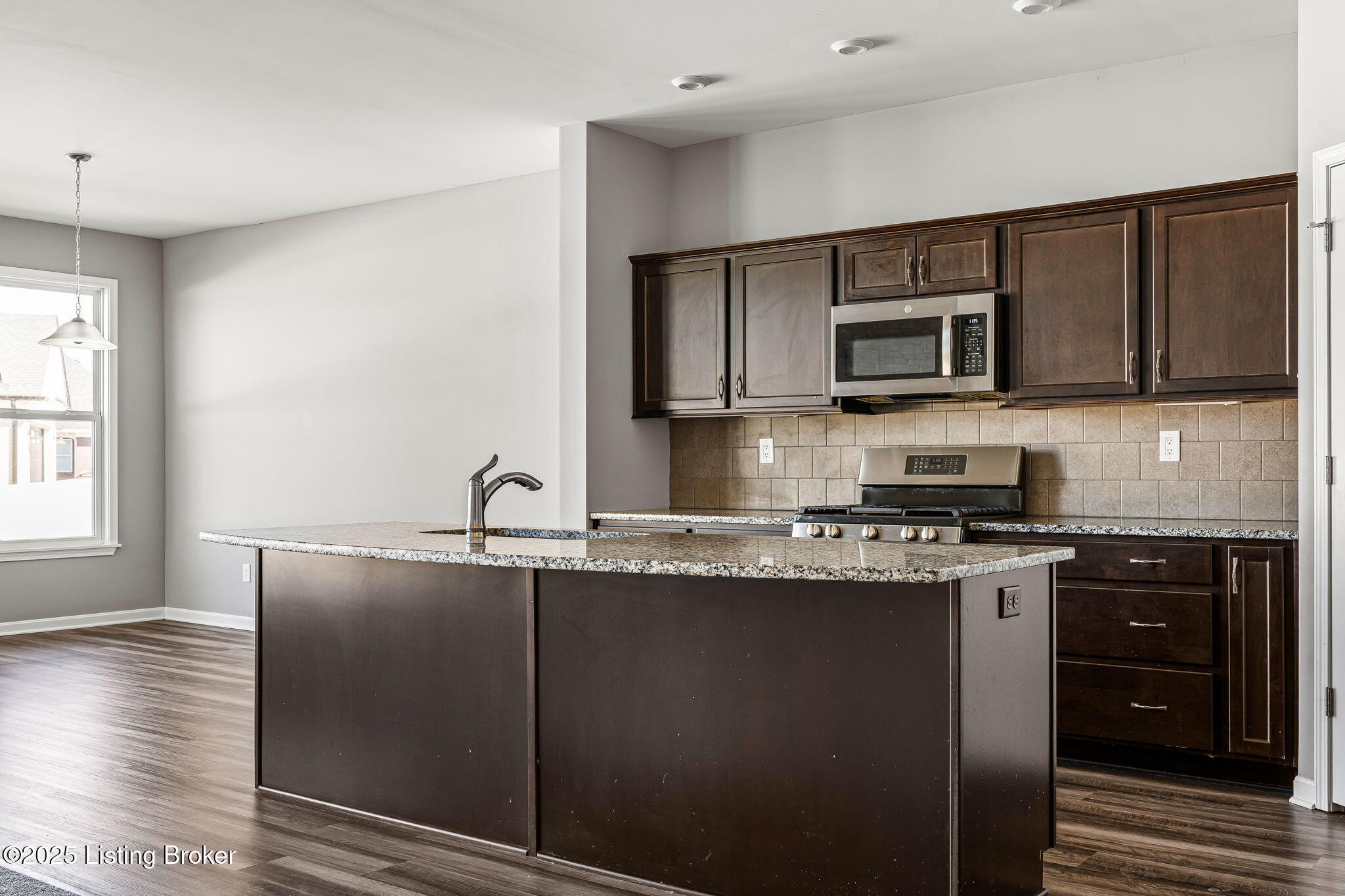 238 Highland Ridge Dr