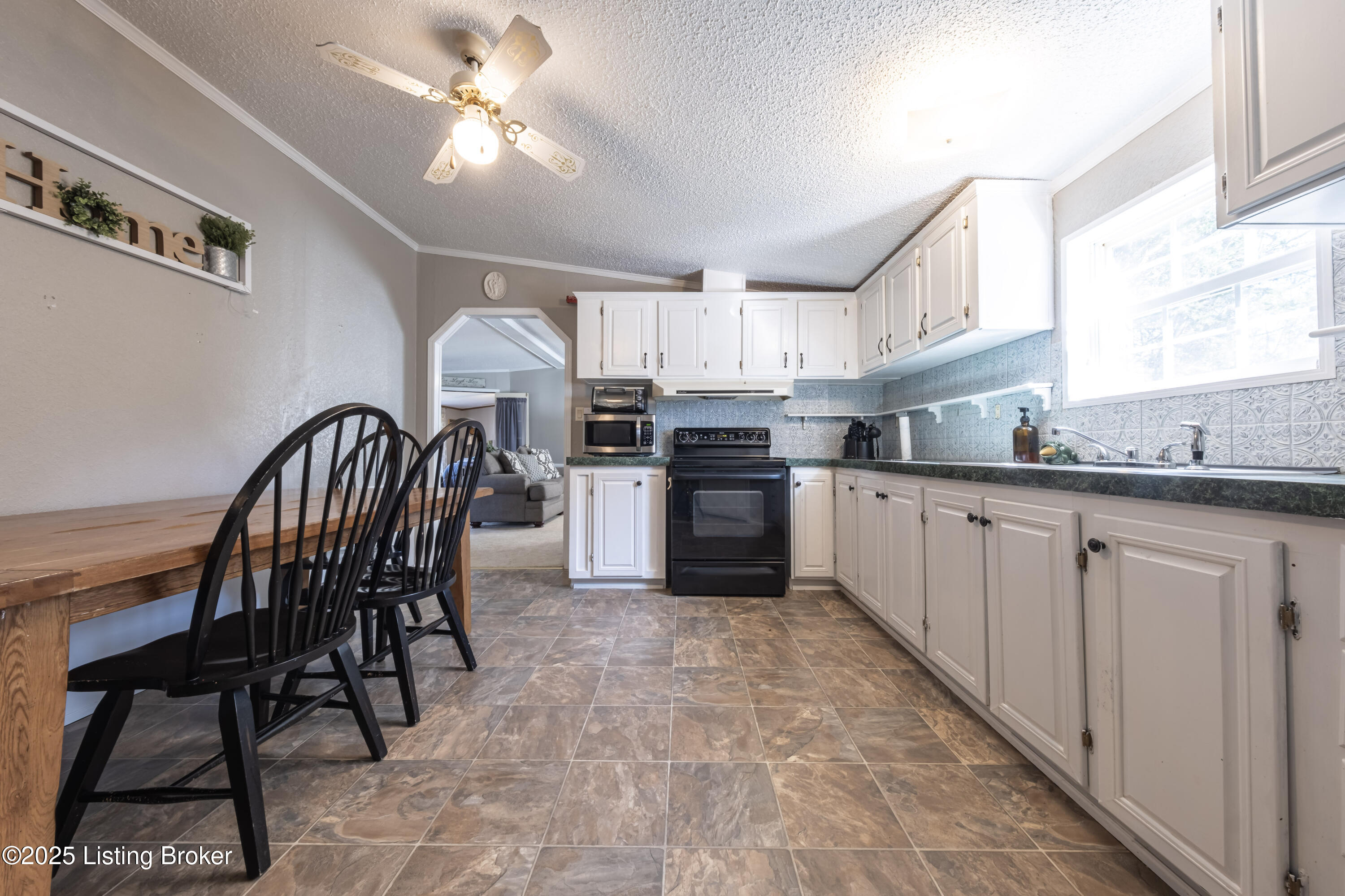 579 Lear Ln