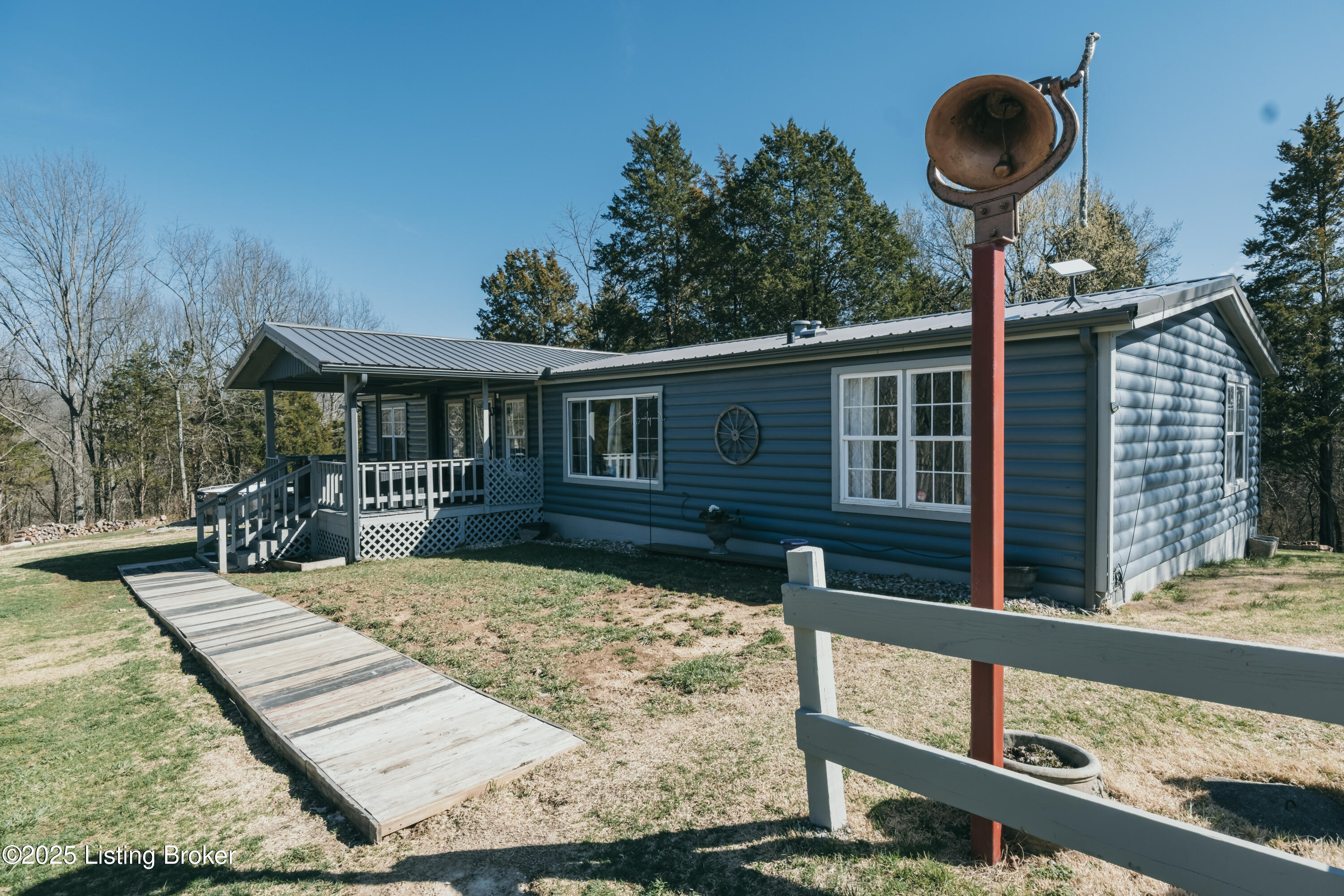 579 Lear Ln