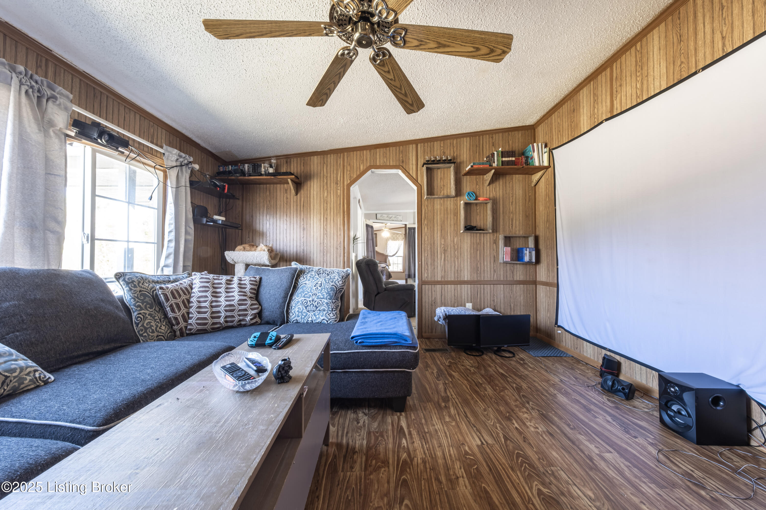 579 Lear Ln