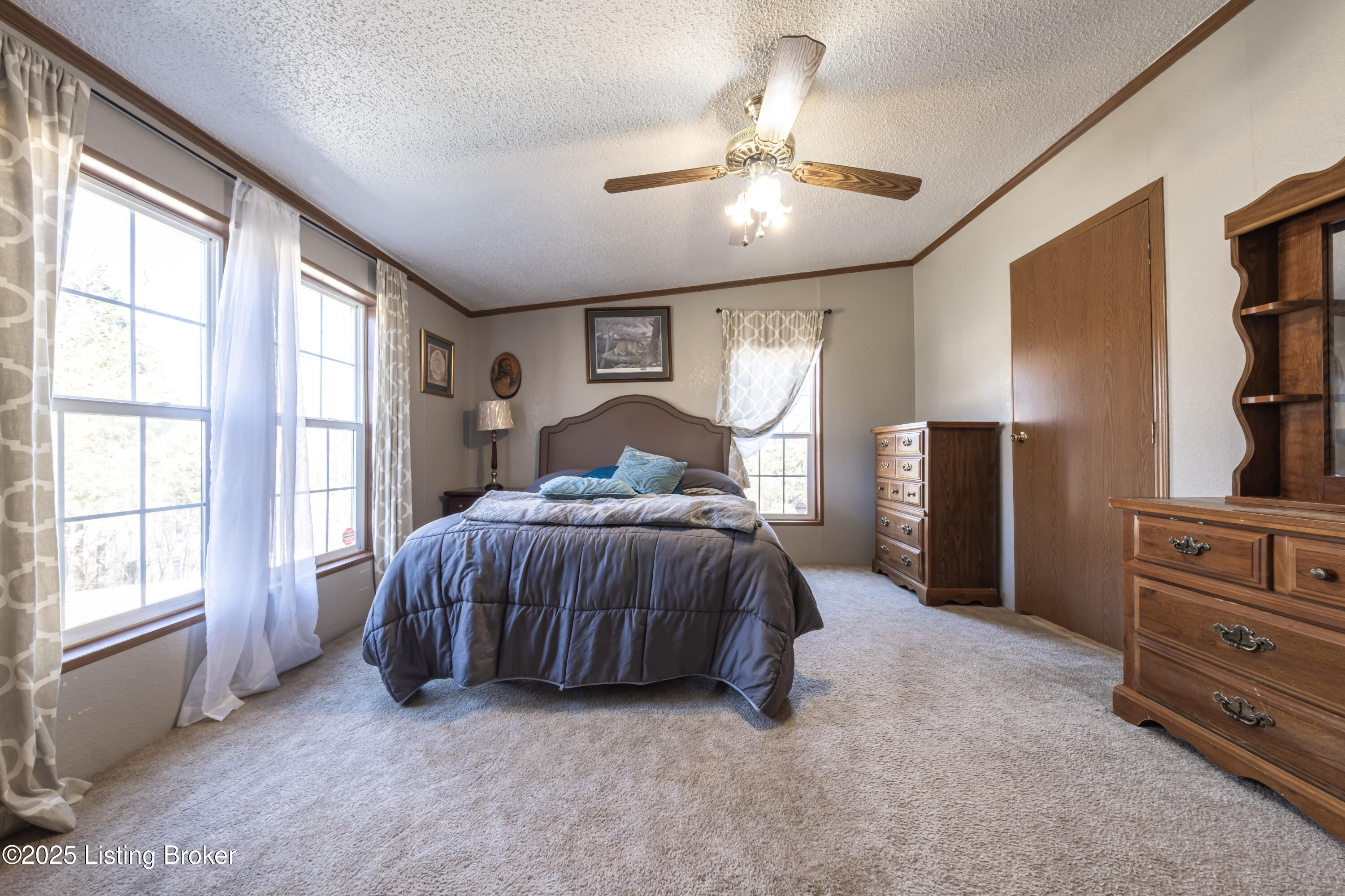 579 Lear Ln