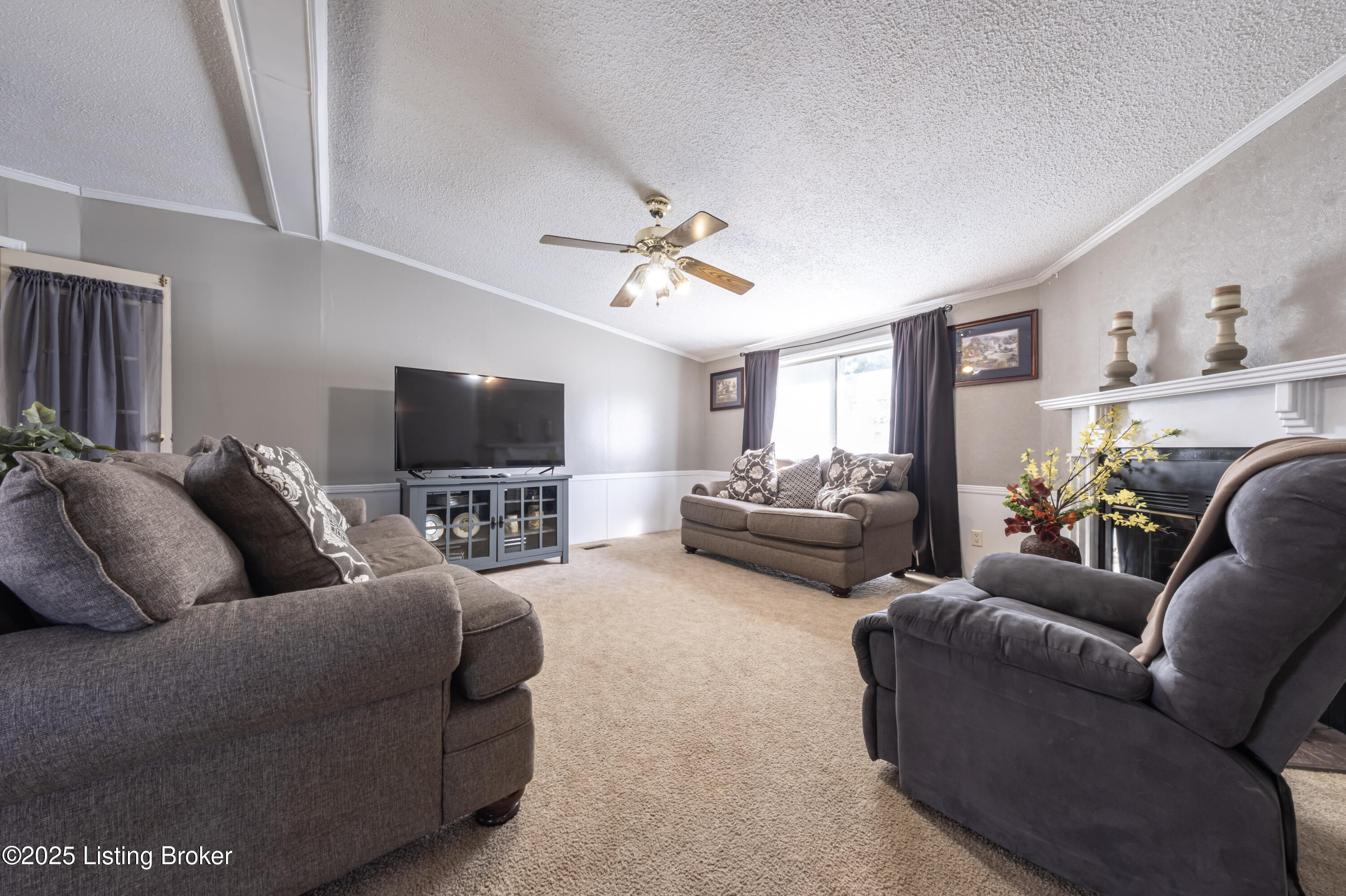 579 Lear Ln