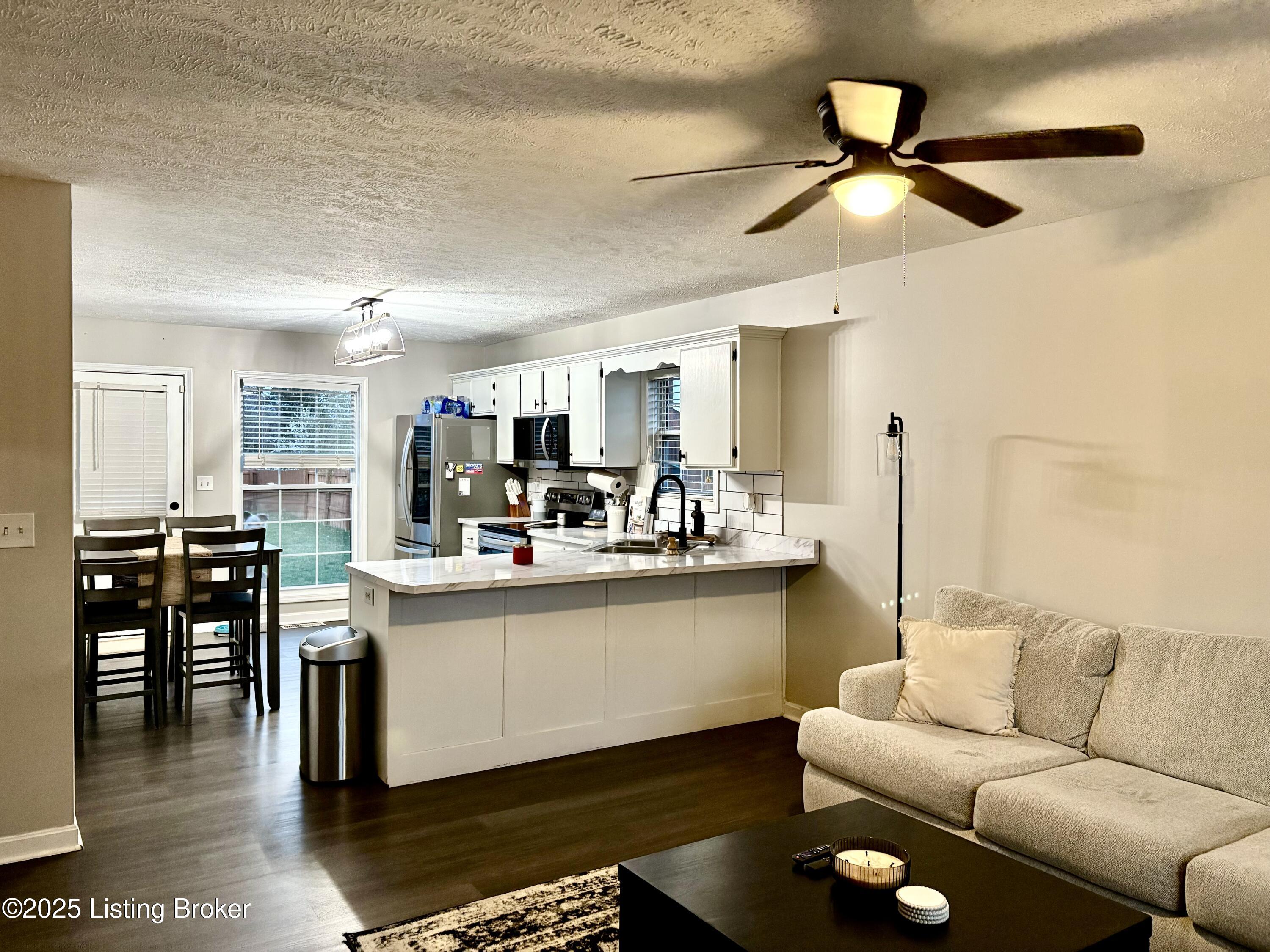 122 Beechnut Ct
