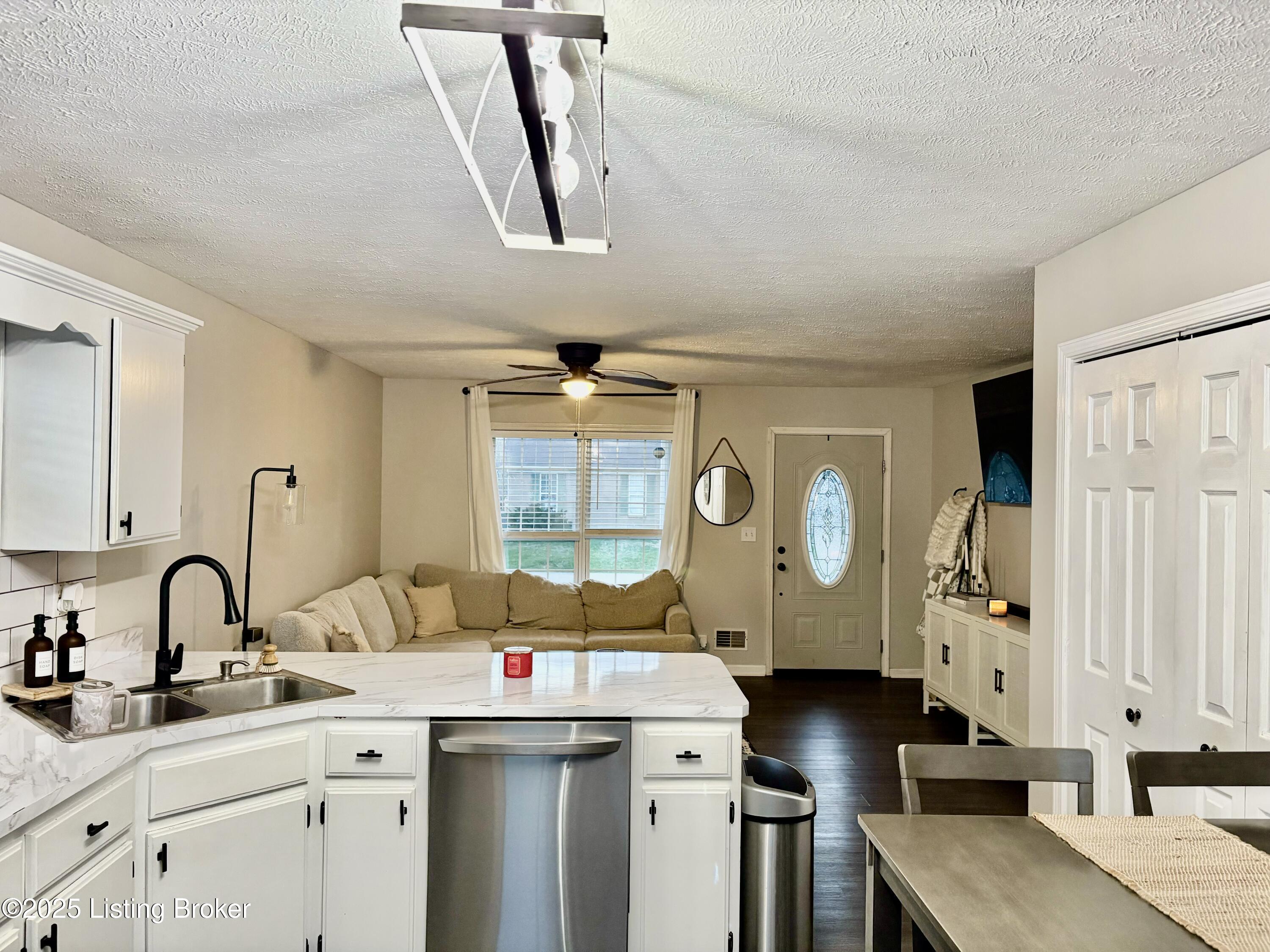 122 Beechnut Ct