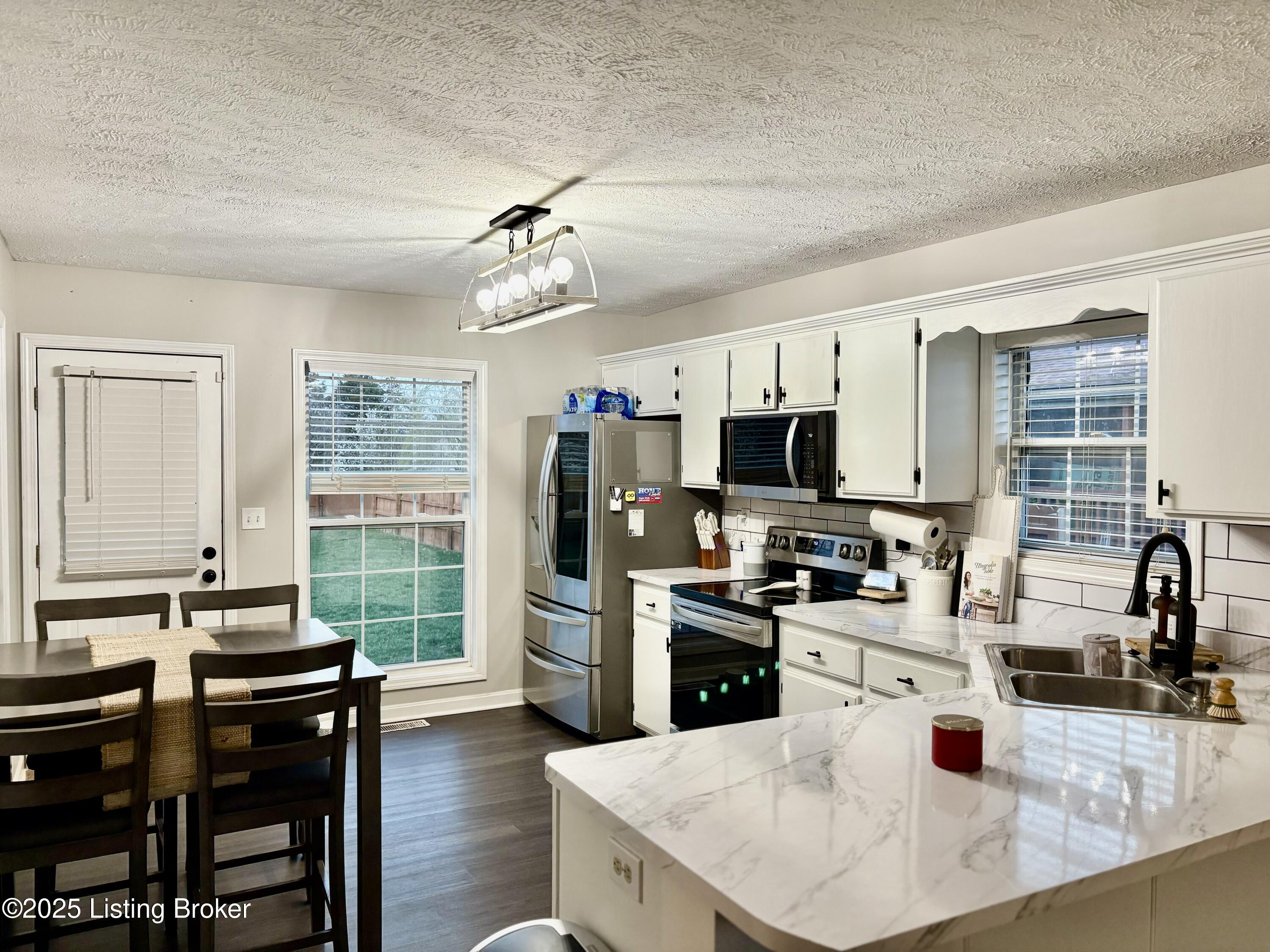 122 Beechnut Ct