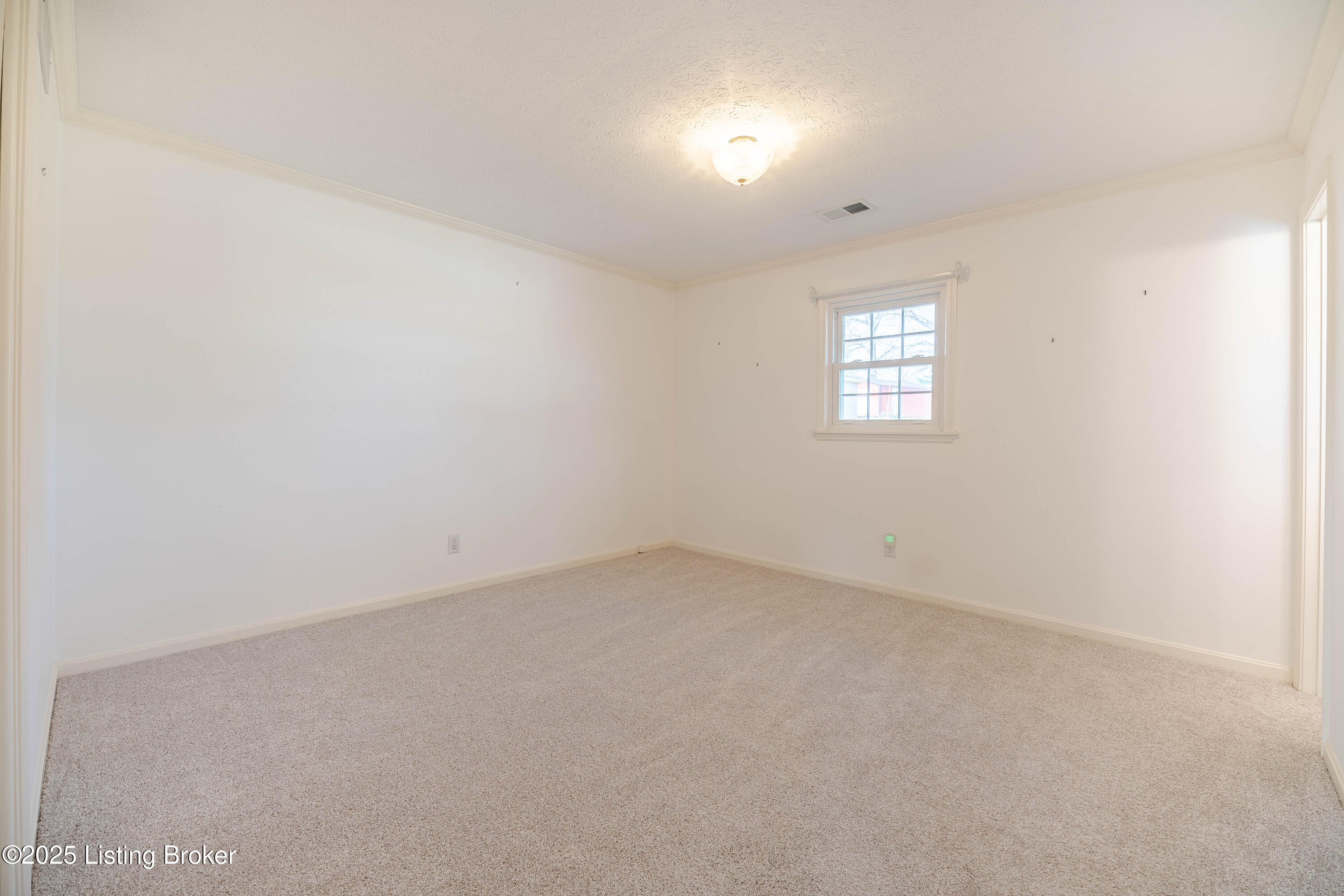 1533 Armstrong Ln