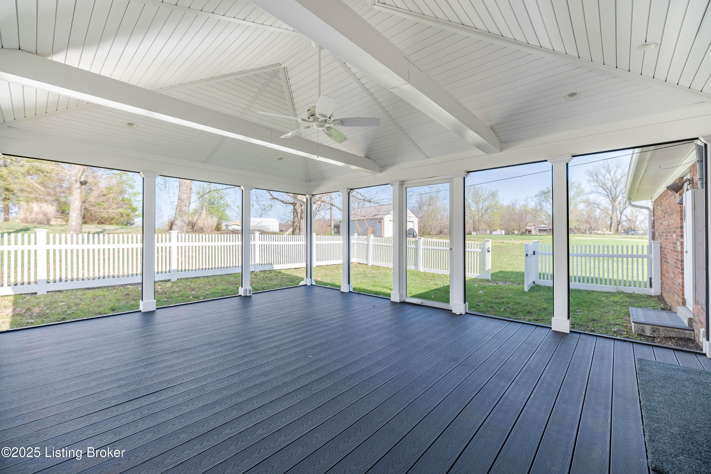 1533 Armstrong Ln