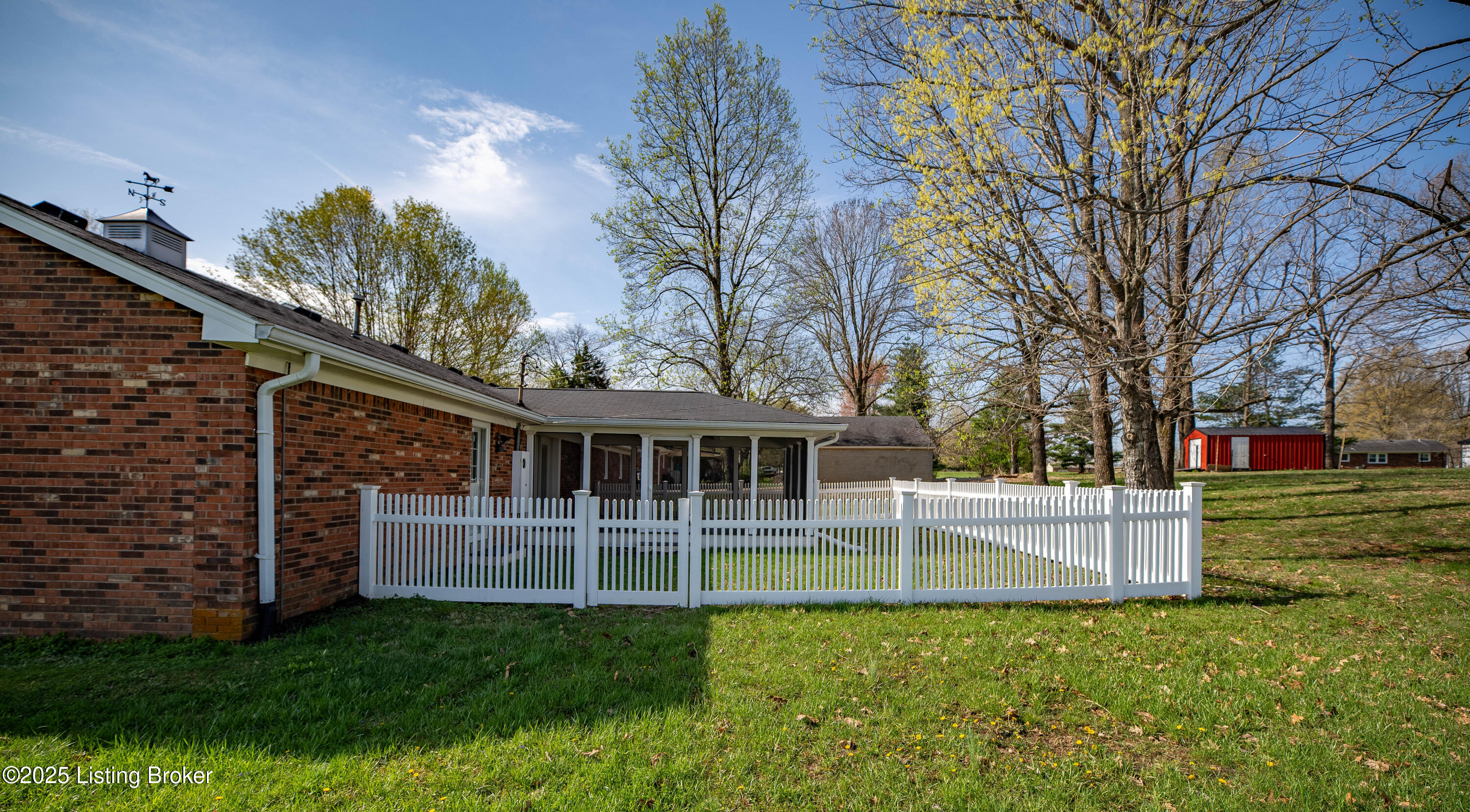 1533 Armstrong Ln