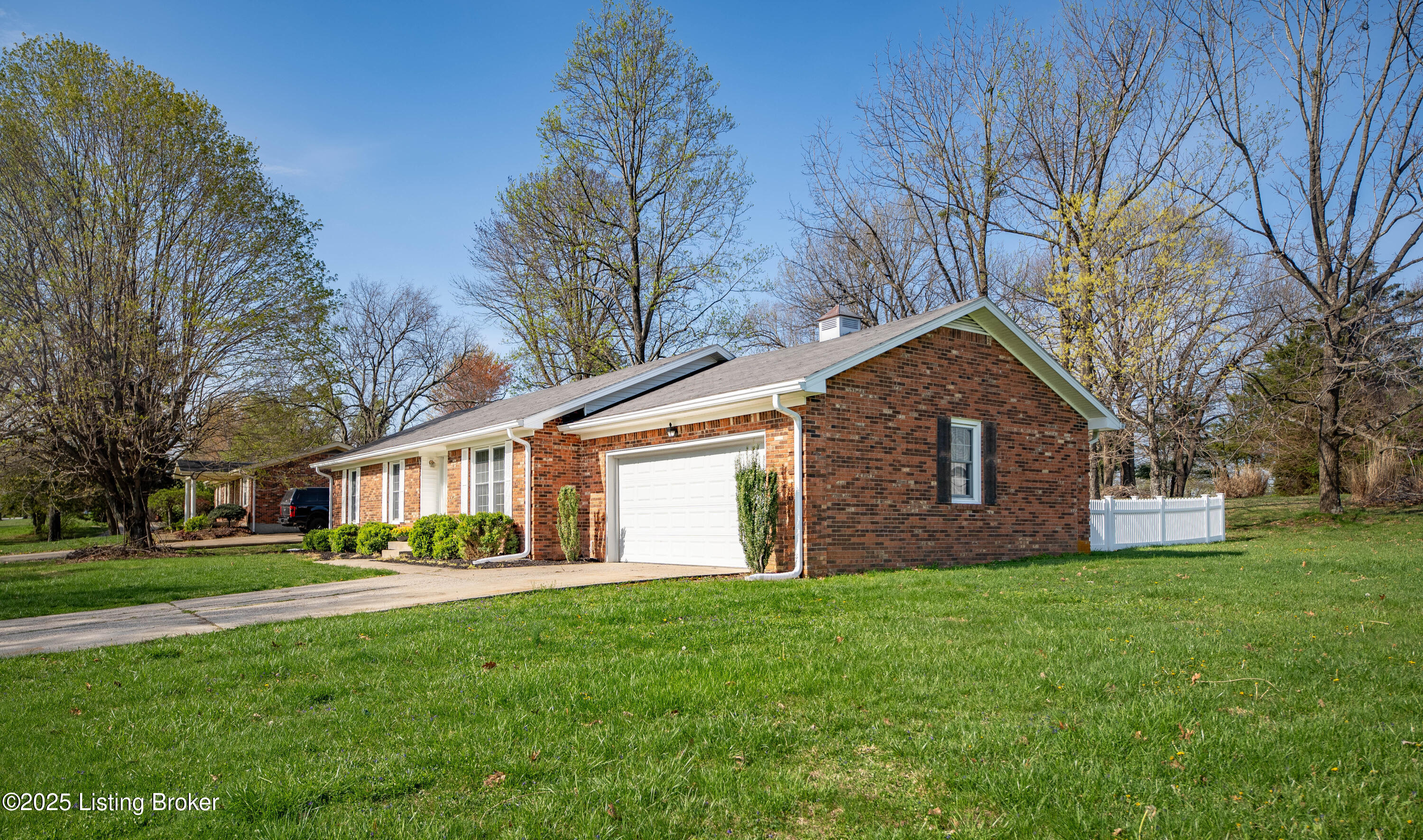 1533 Armstrong Ln