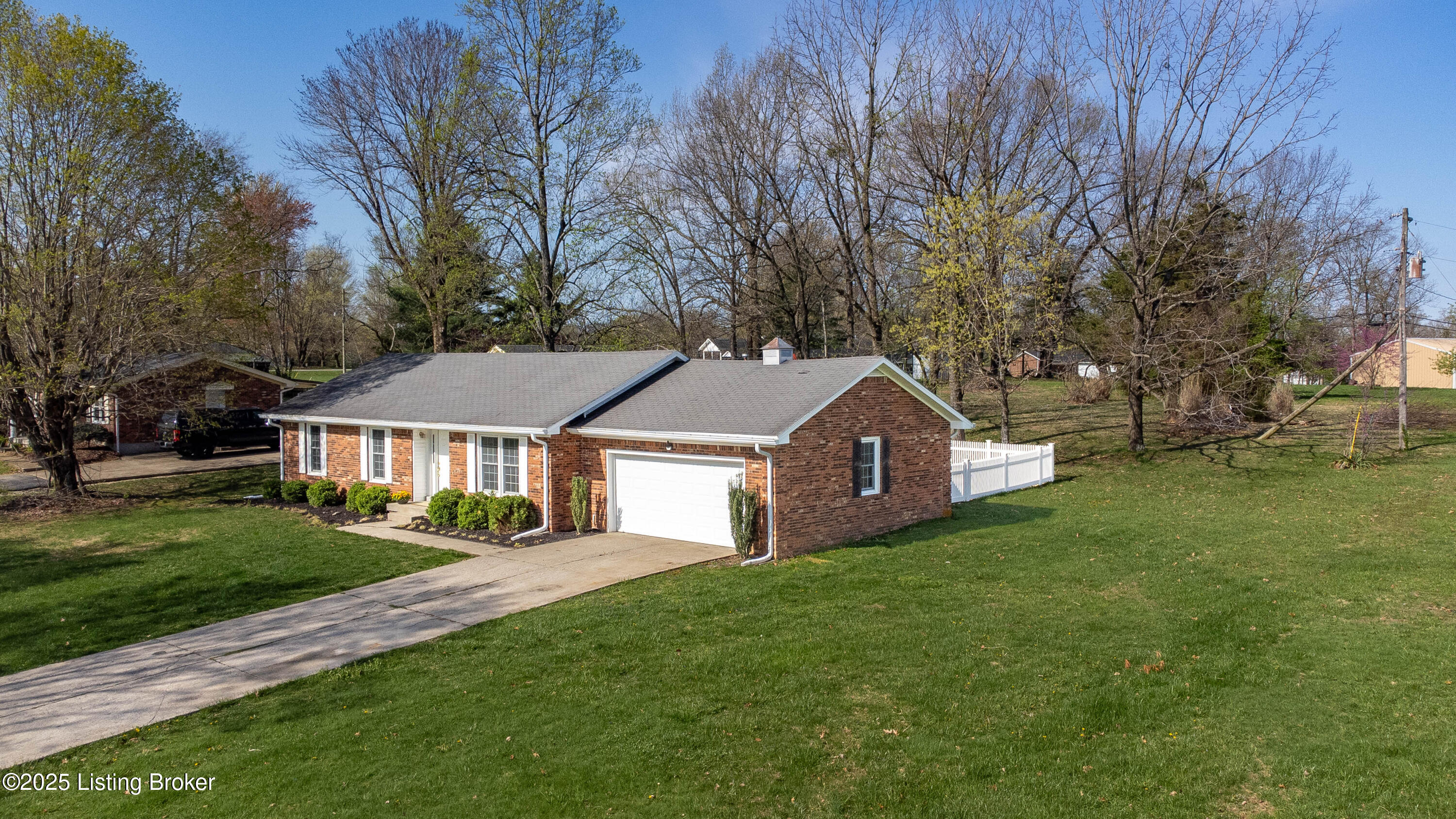 1533 Armstrong Ln
