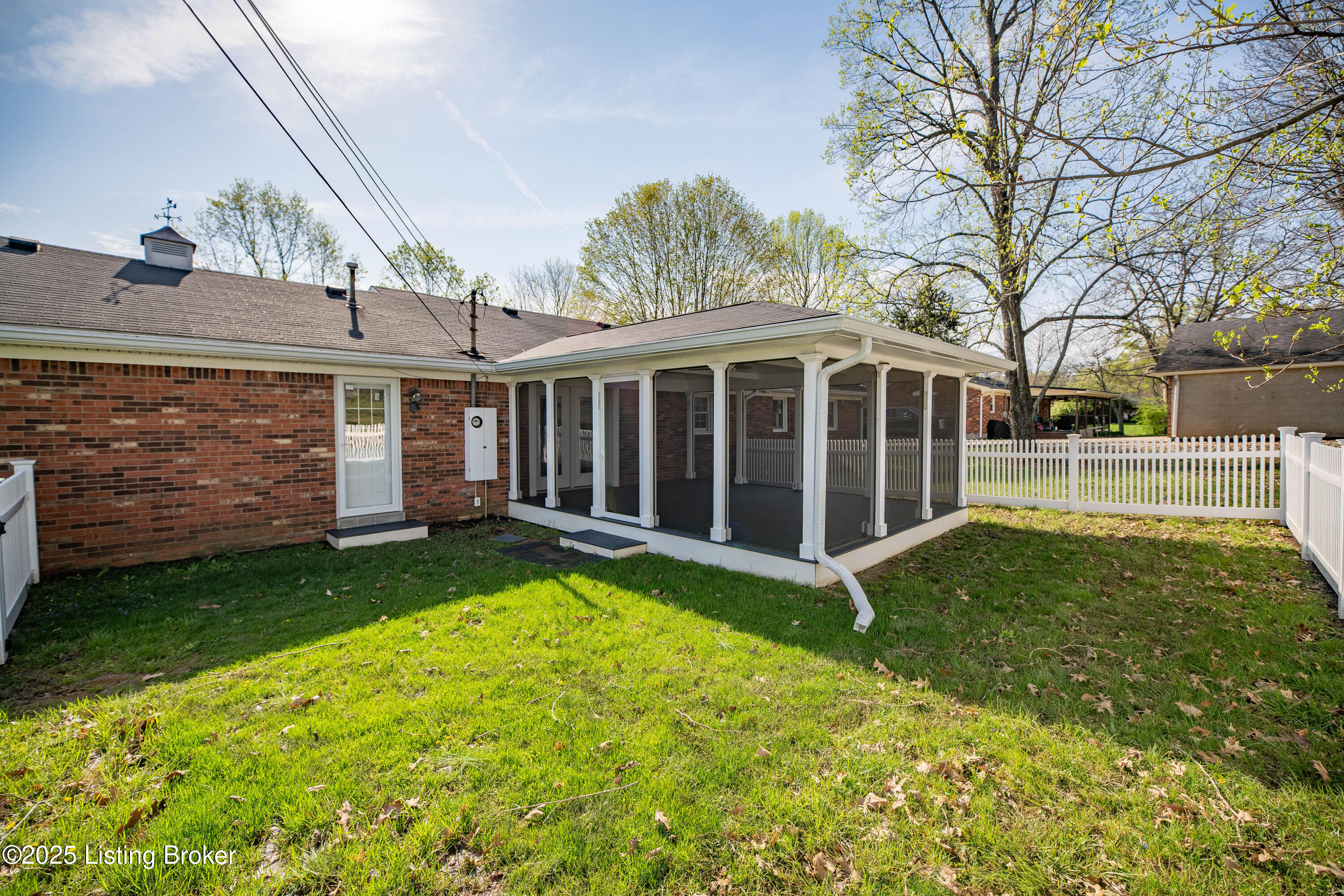 1533 Armstrong Ln