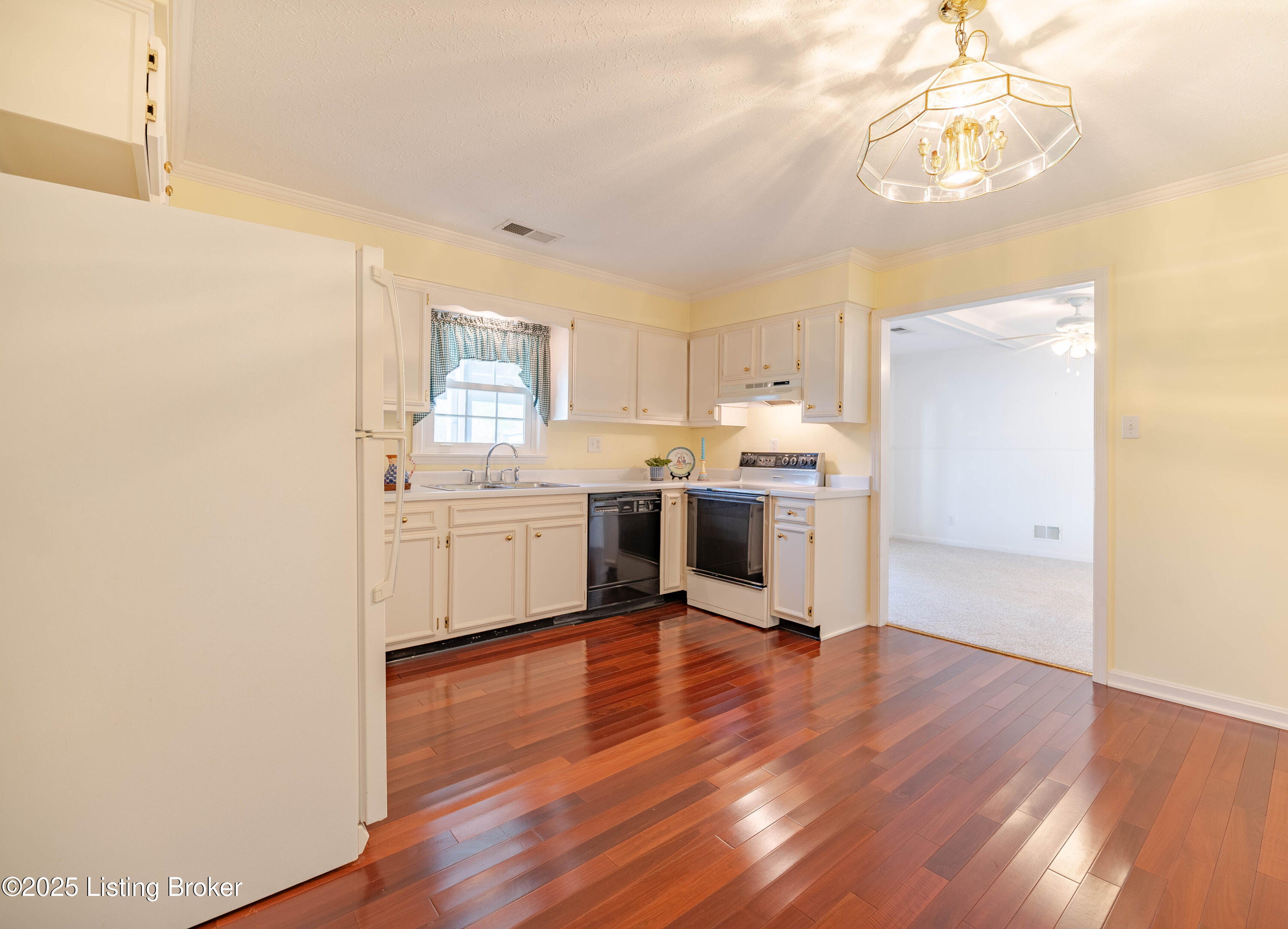 1533 Armstrong Ln