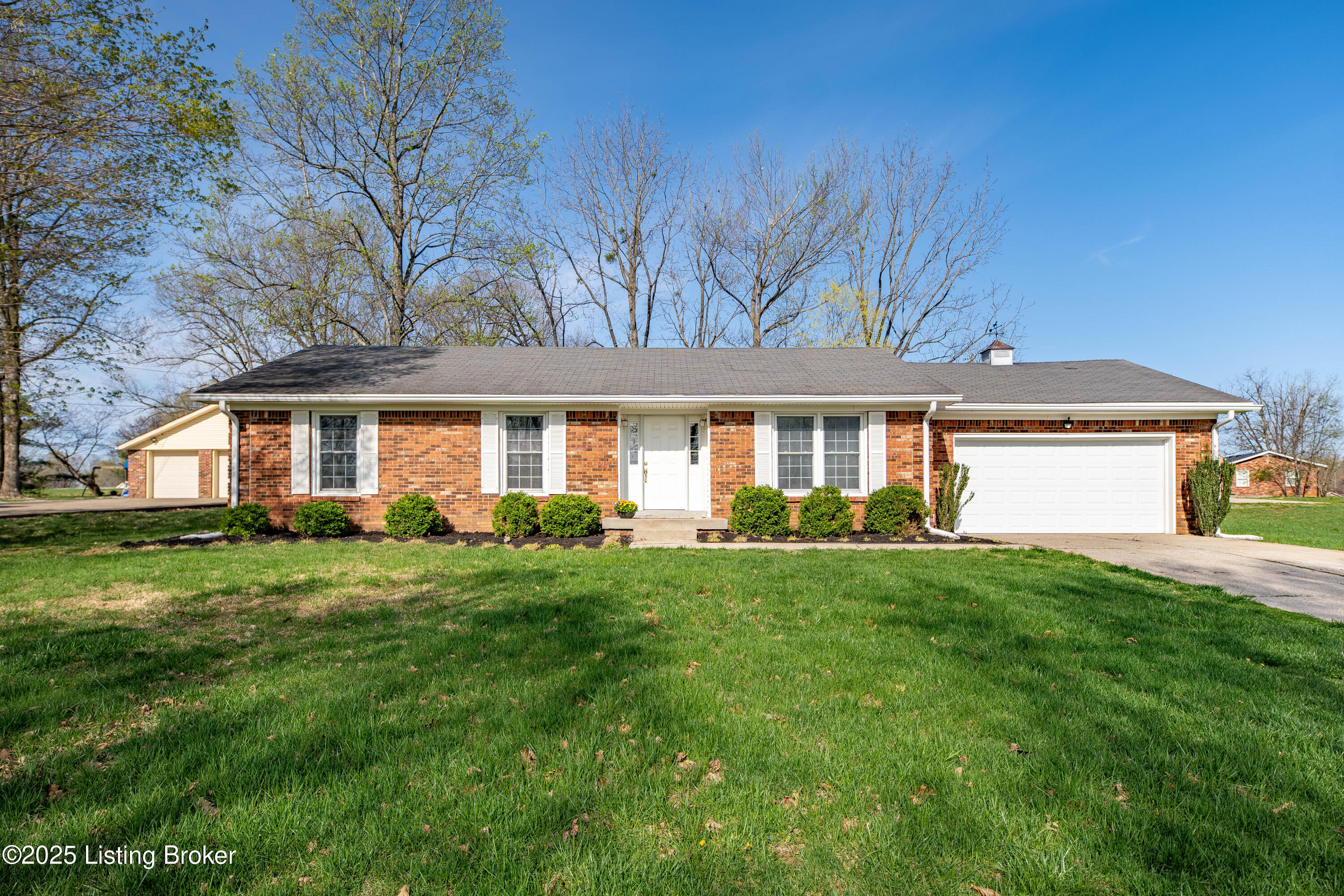 1533 Armstrong Ln