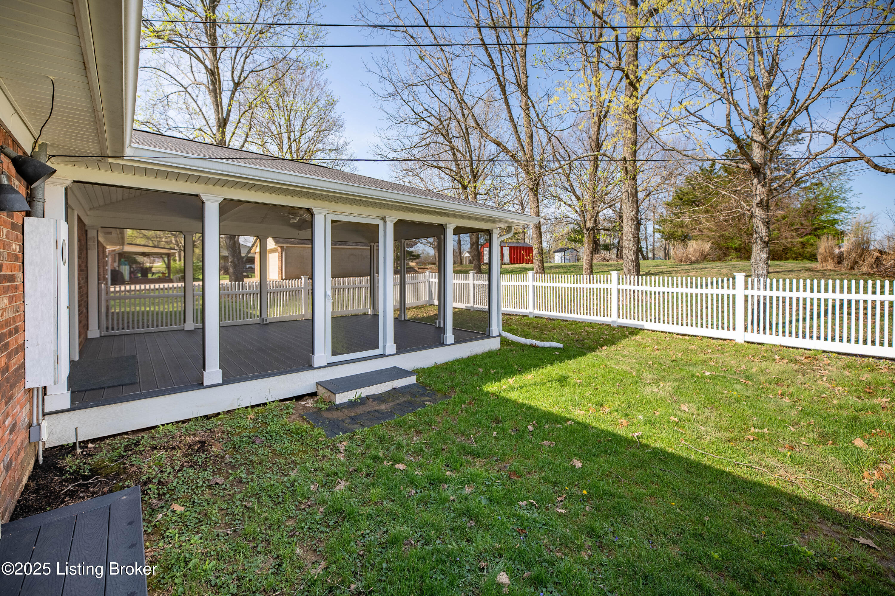 1533 Armstrong Ln