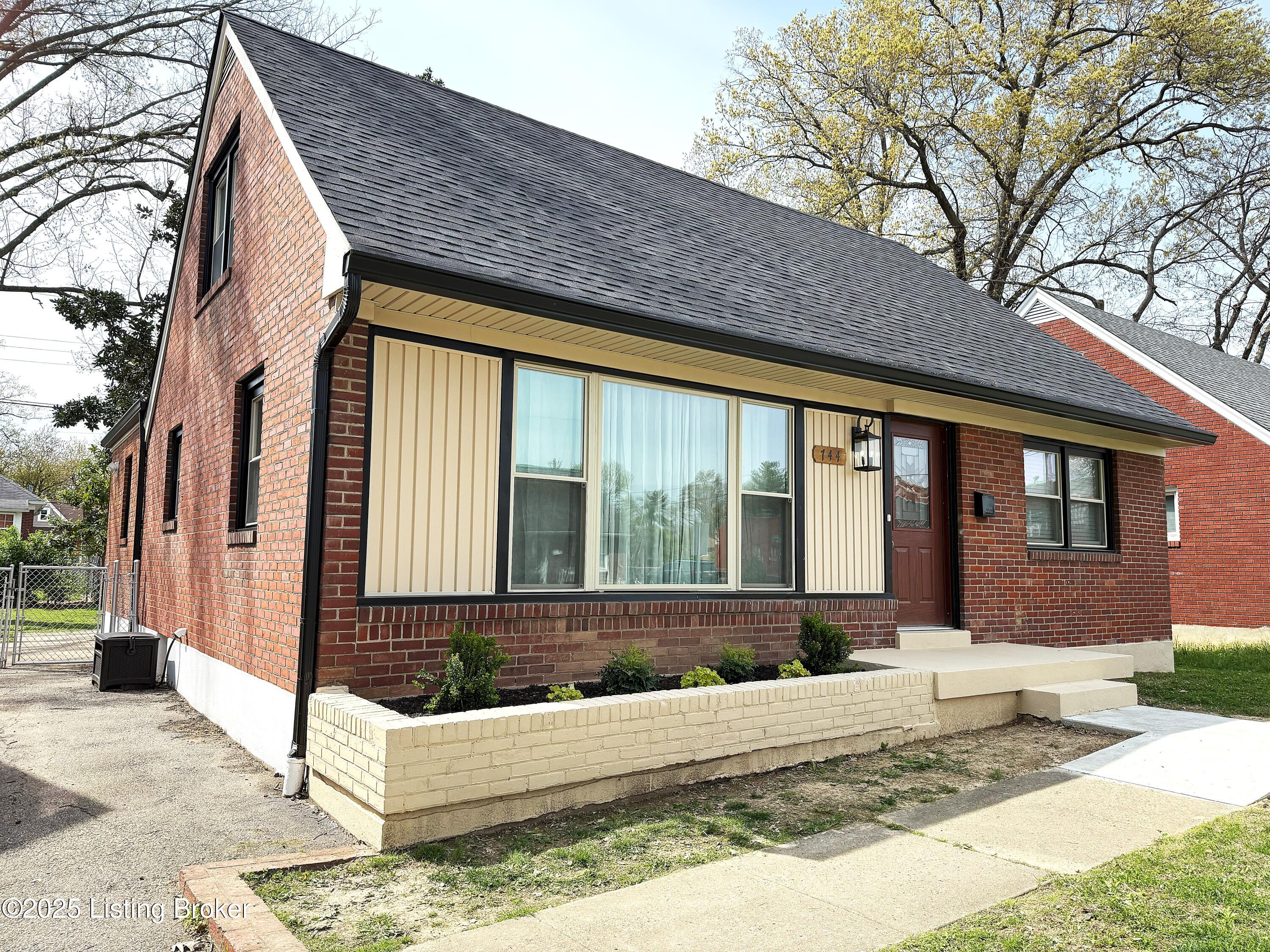 744 Loretto Ave