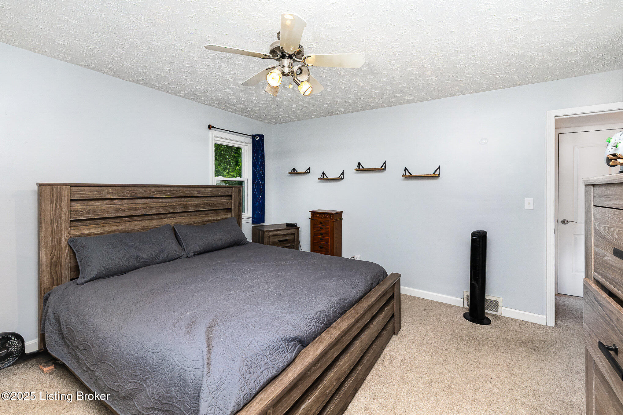5606 Walnut Way