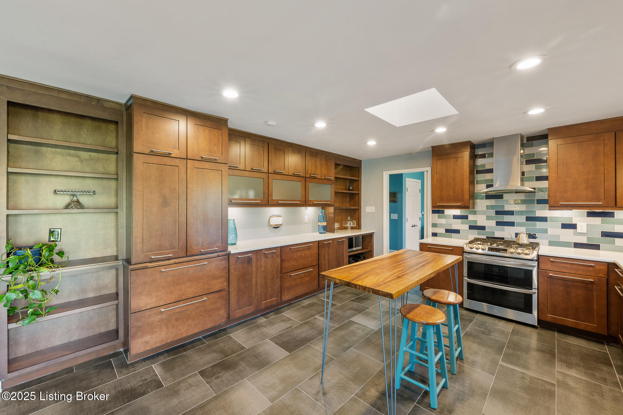 1140 Rostrevor Cir