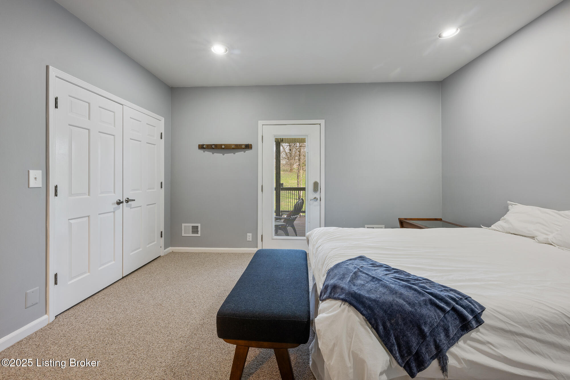1140 Rostrevor Cir