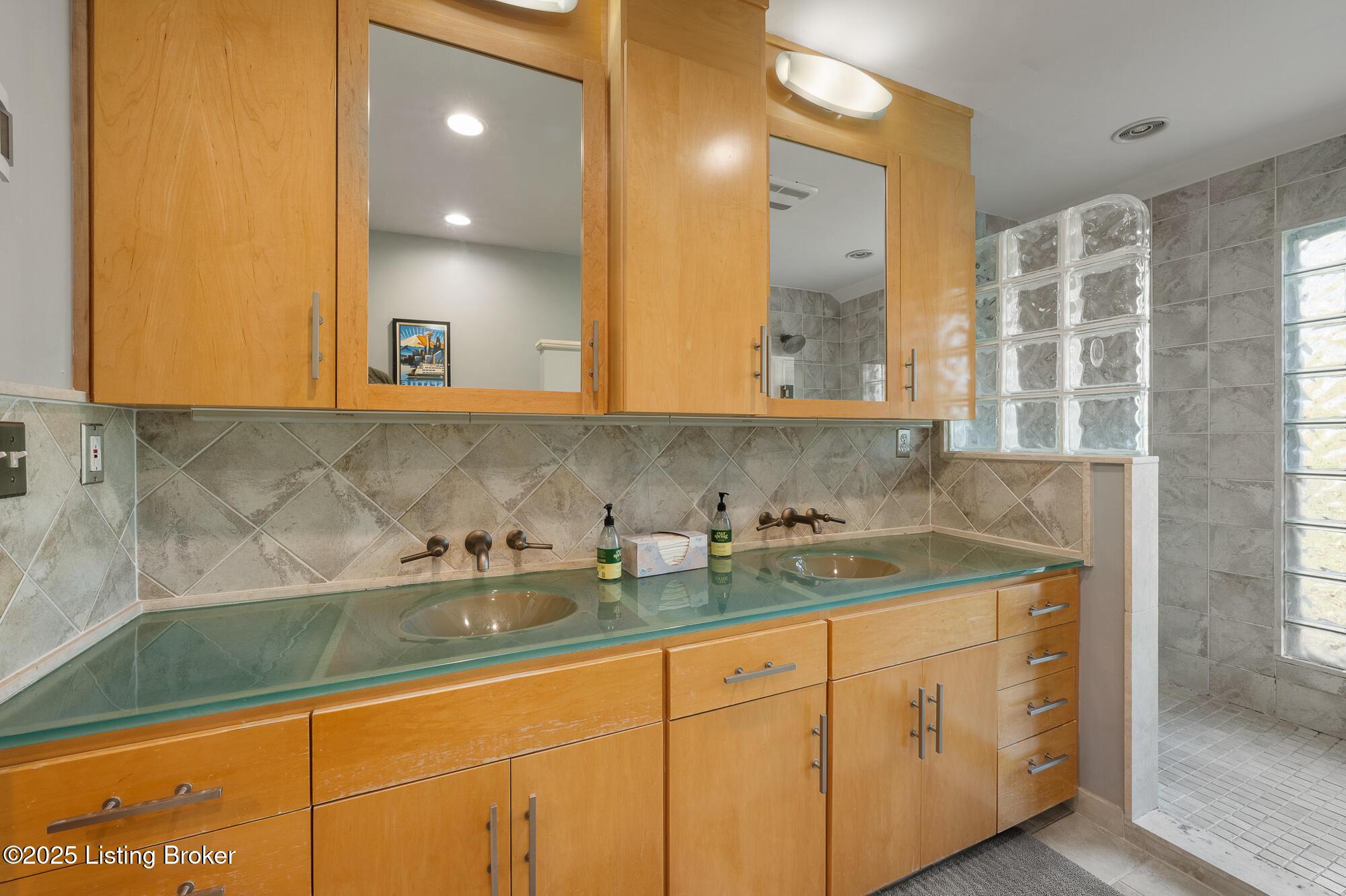 1140 Rostrevor Cir
