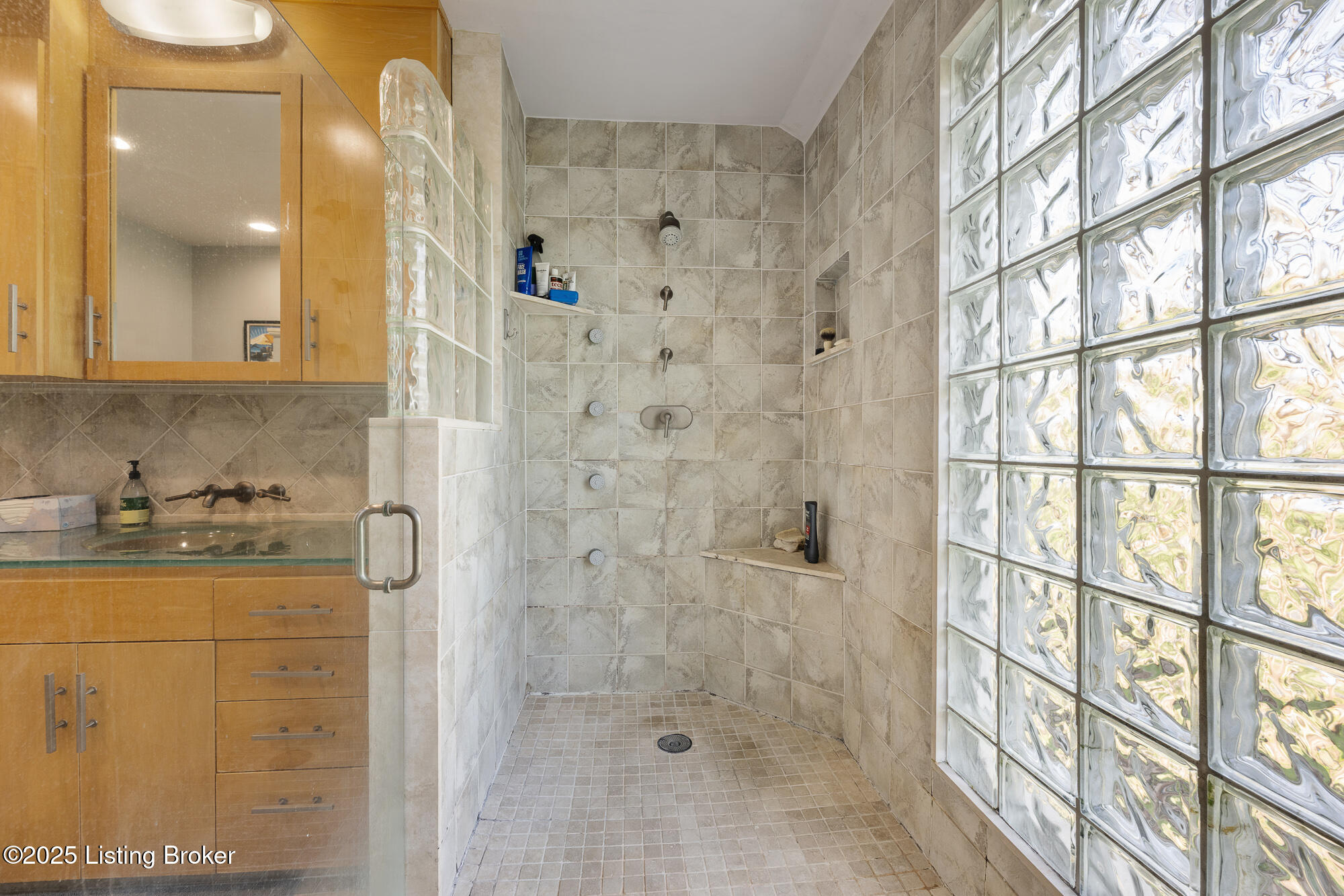 1140 Rostrevor Cir