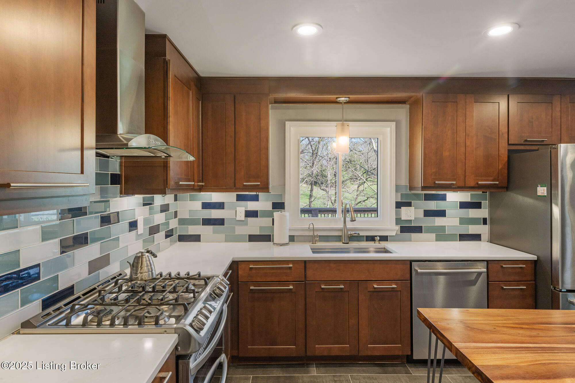 1140 Rostrevor Cir