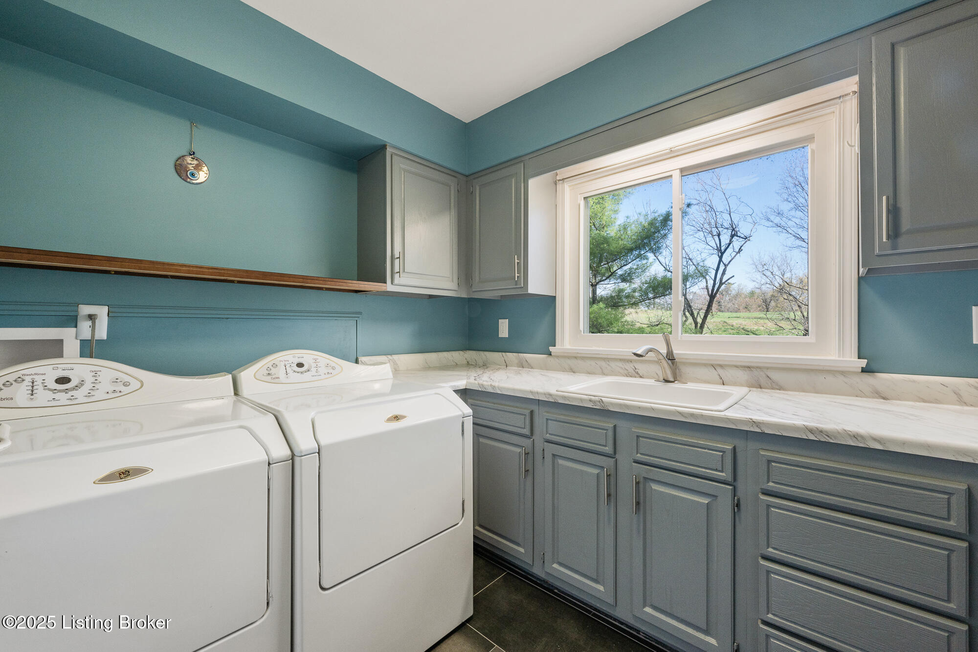 1140 Rostrevor Cir