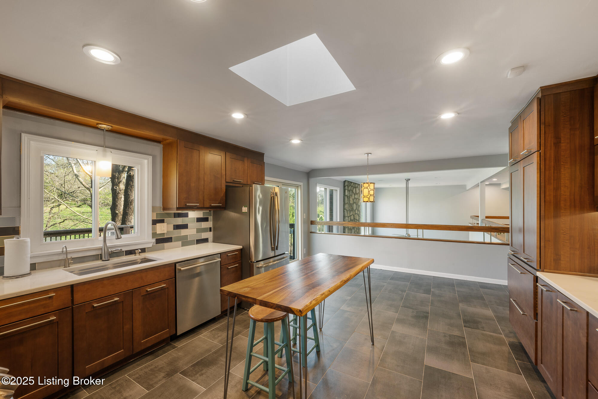 1140 Rostrevor Cir
