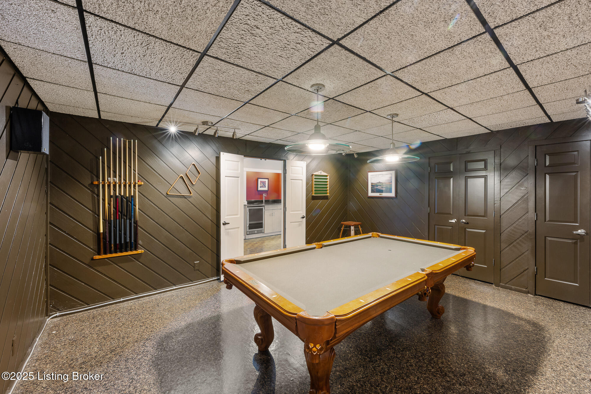 1140 Rostrevor Cir