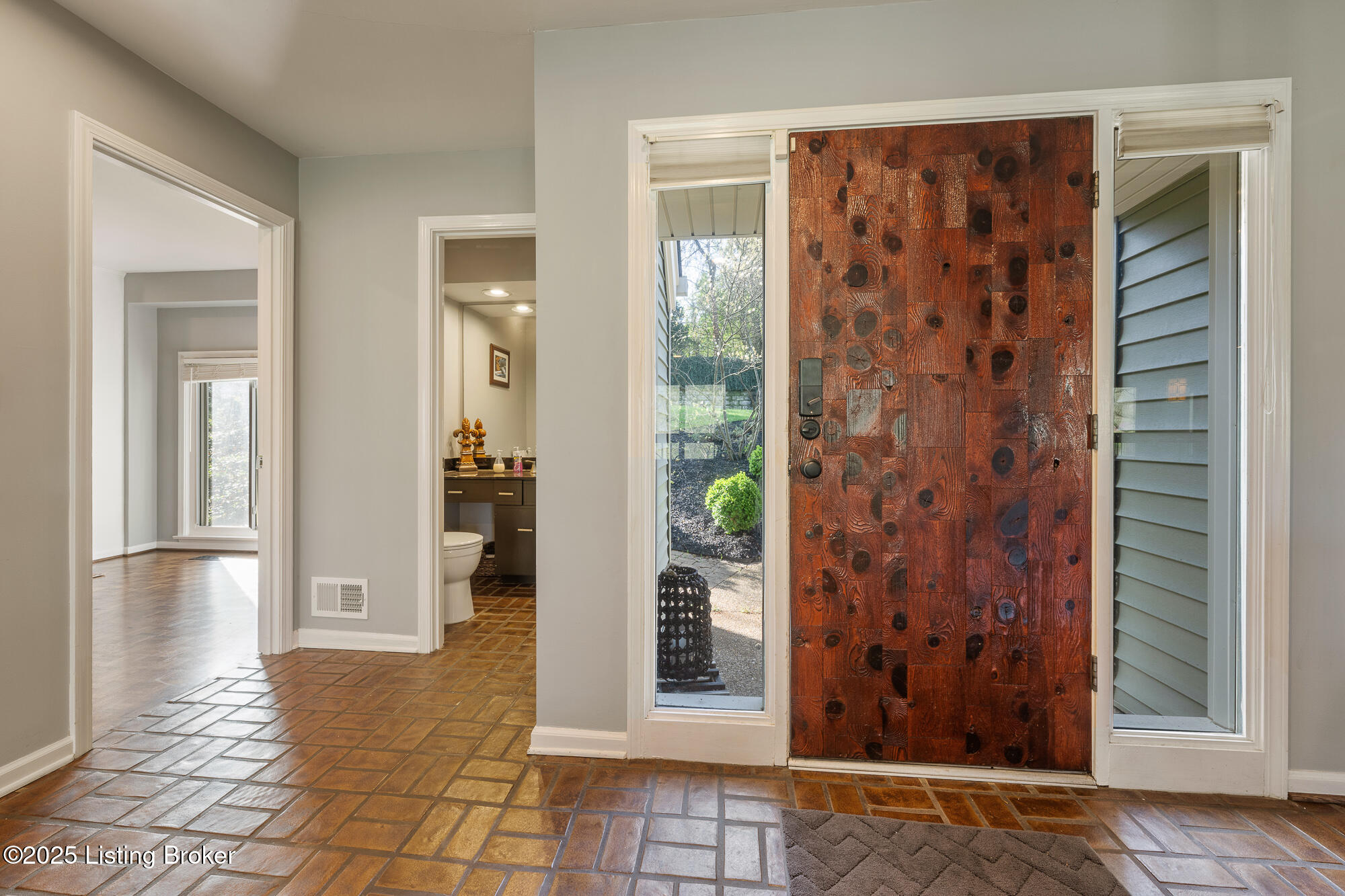 1140 Rostrevor Cir